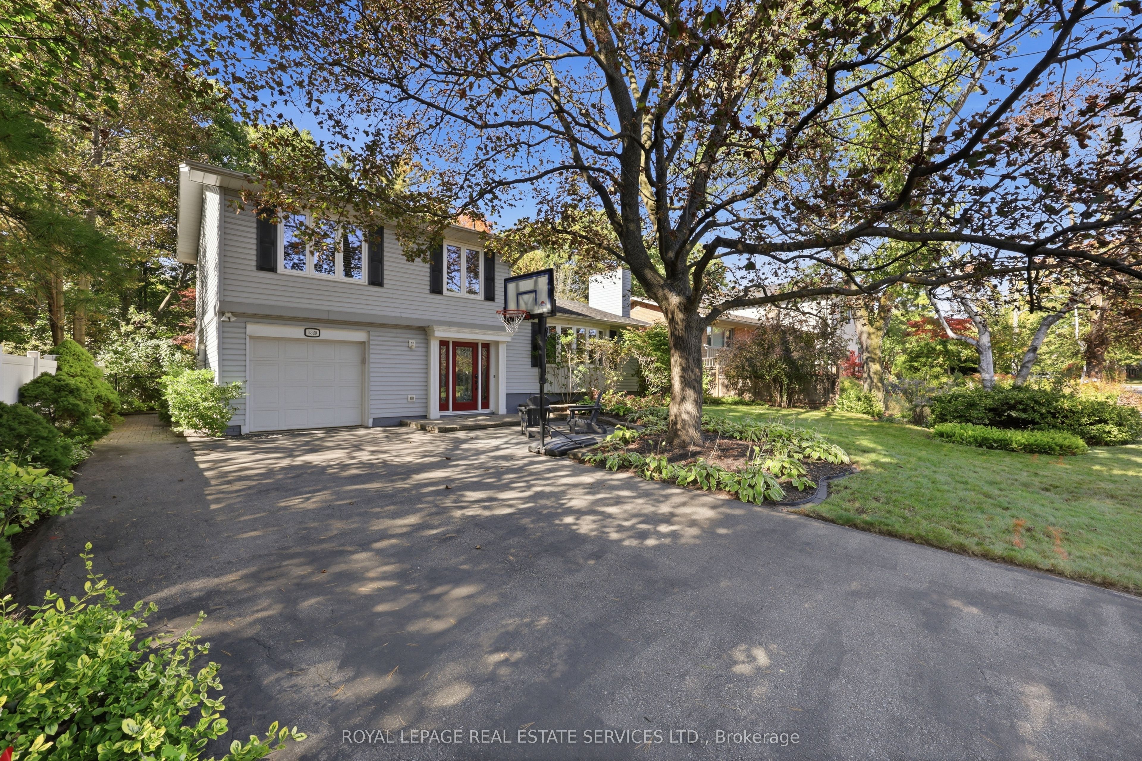 1320 Hillview Crescent