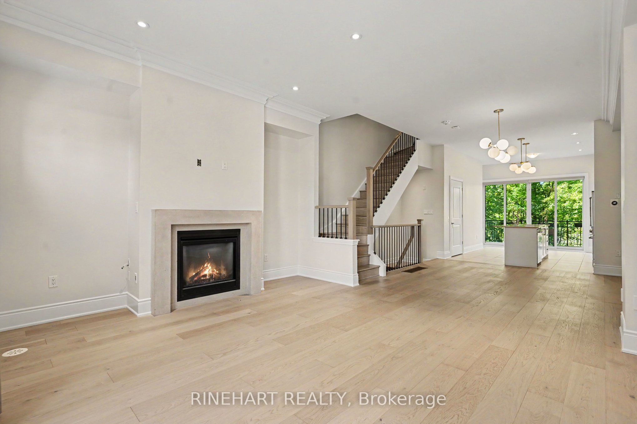 2082 Queensborough Gate