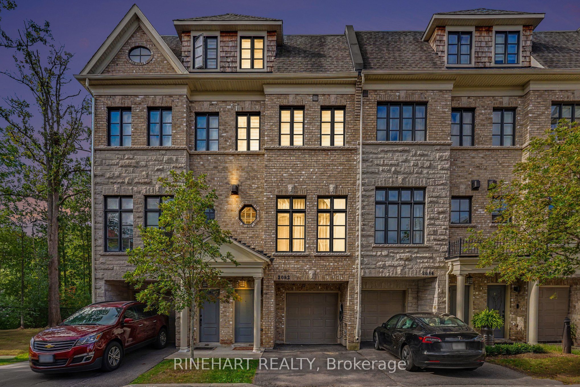 2082 Queensborough Gate