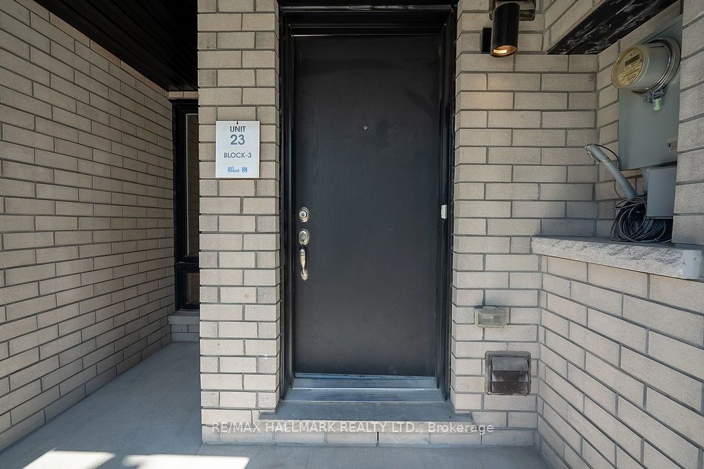 12 Dandara Gate