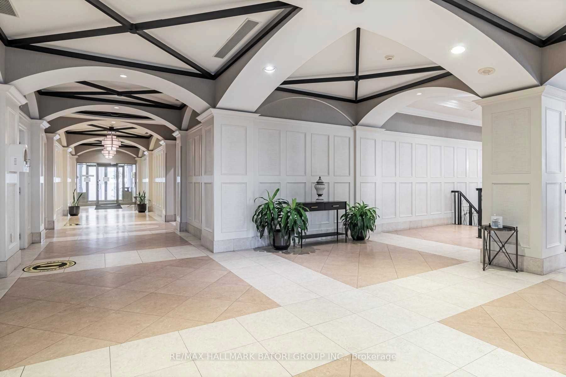 5233 Dundas Street W 316