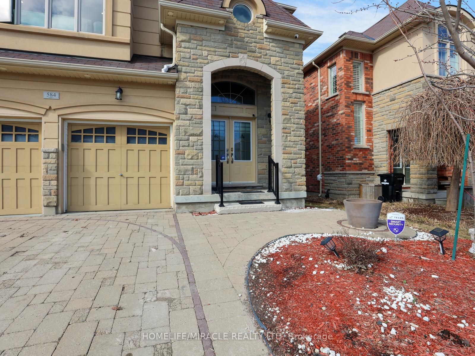 584 Pinery Trail