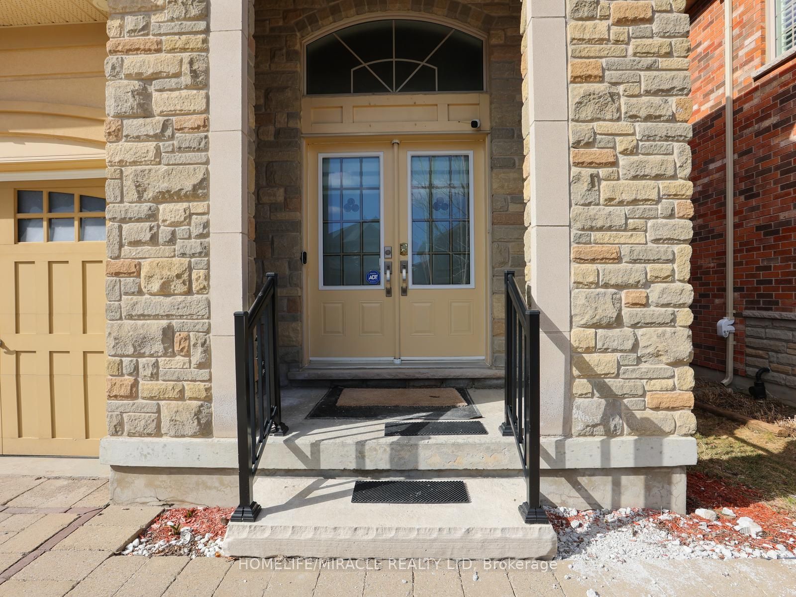 584 Pinery Trail