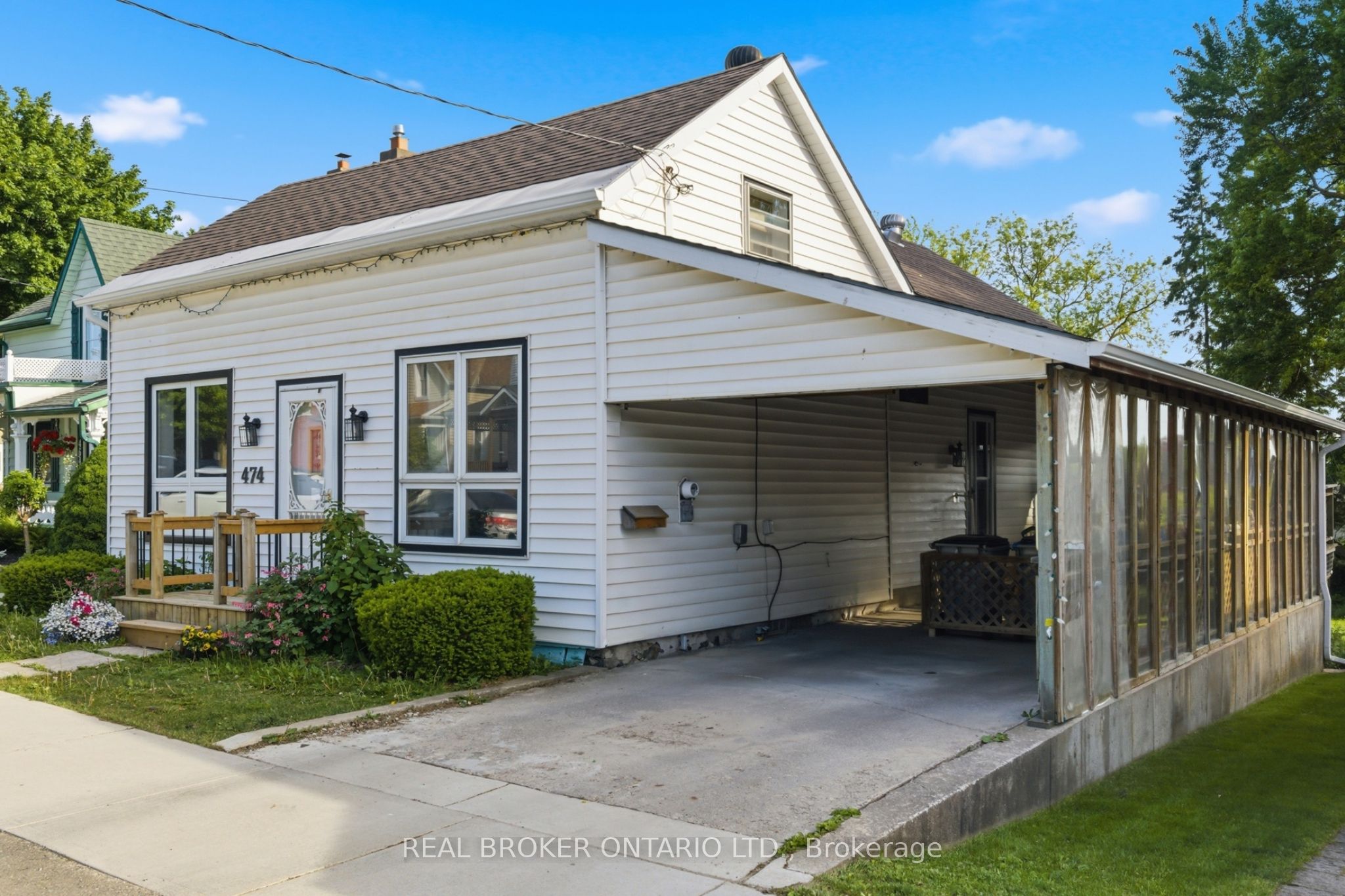 474 Elma Street W