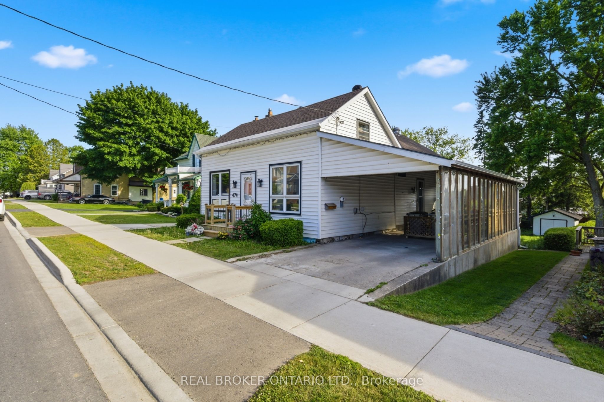 474 Elma Street W