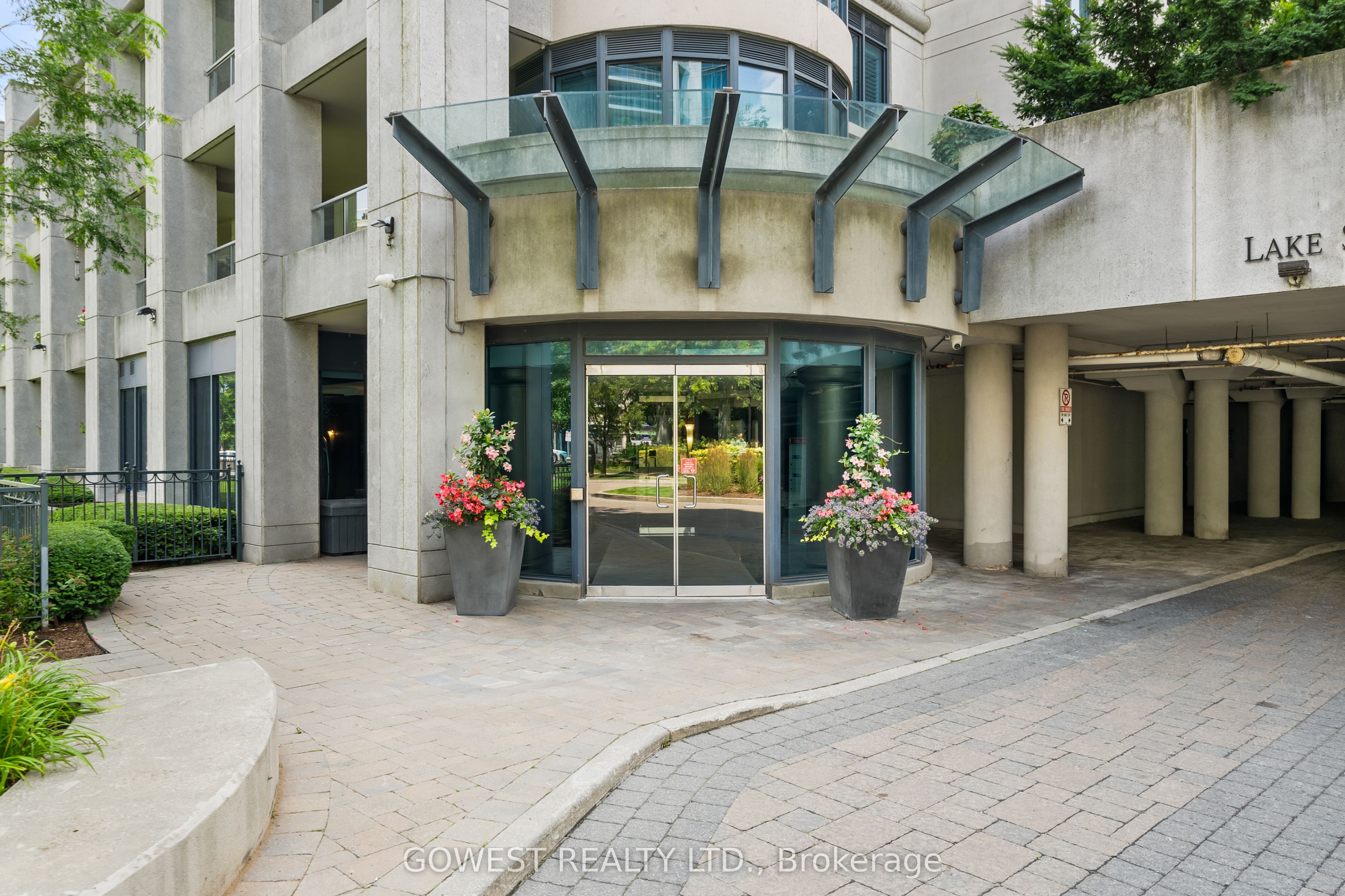 2095 Lake Shore Boulevard W 318