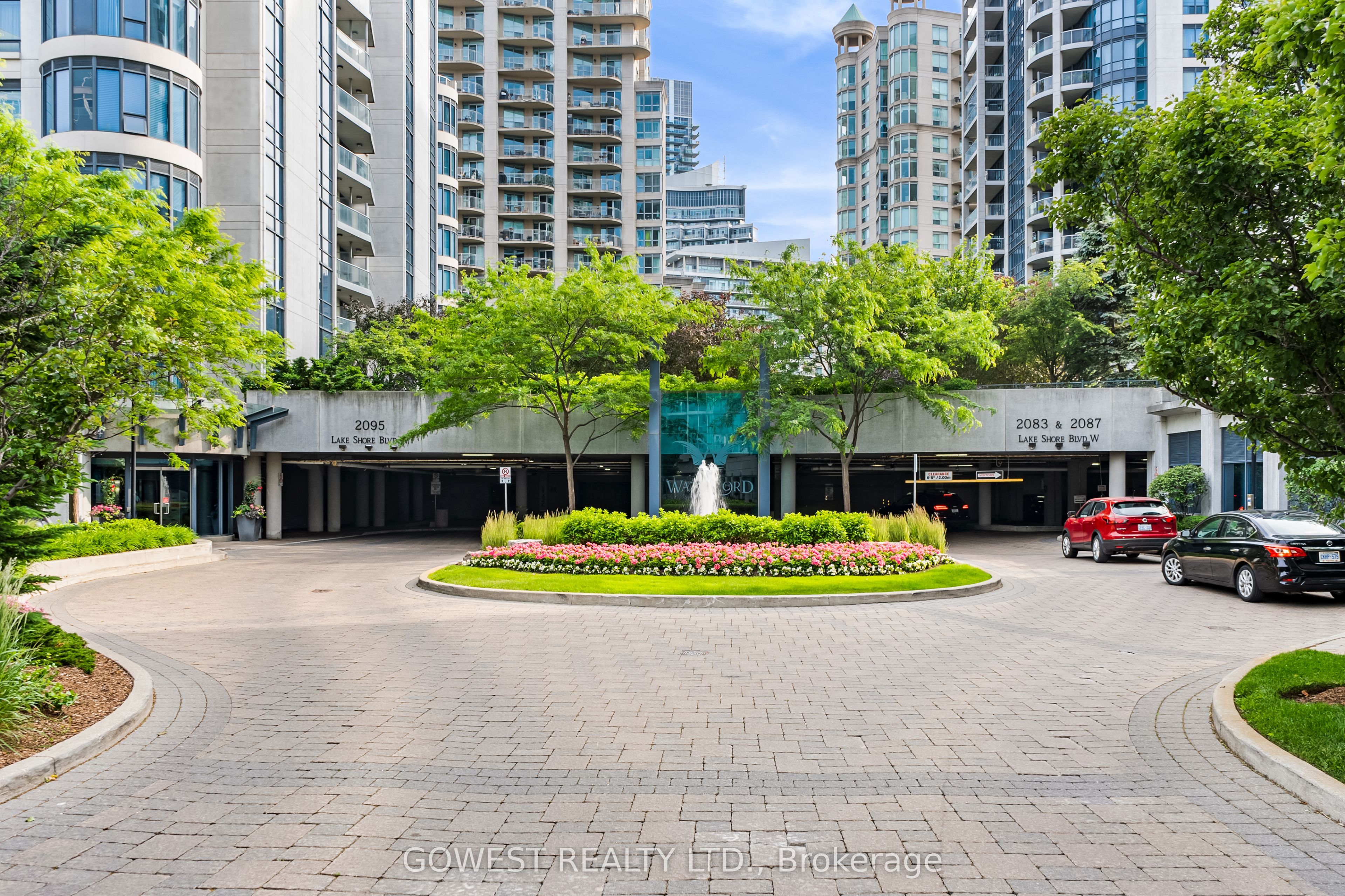 2095 Lake Shore Boulevard W 318