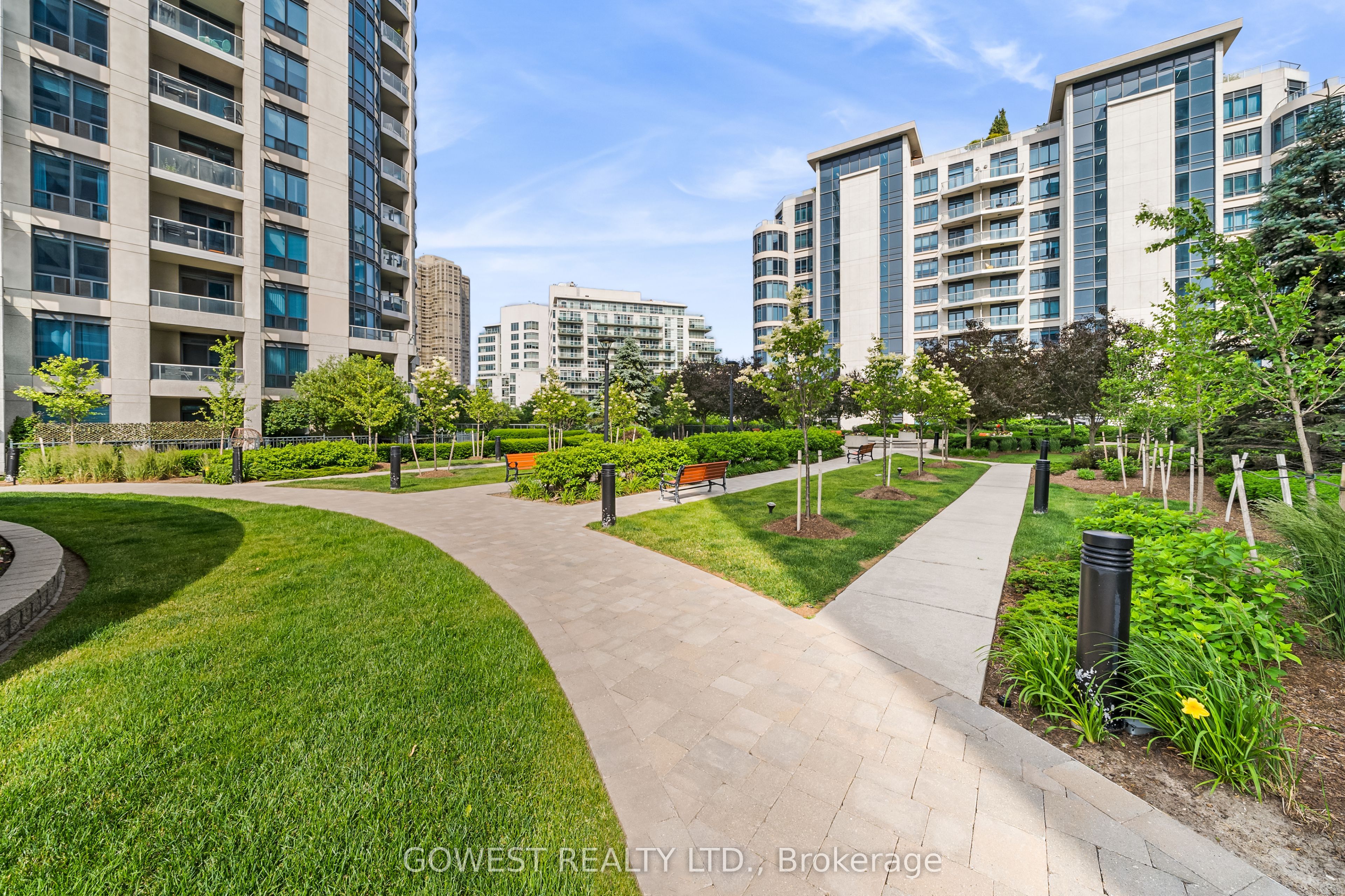 2095 Lake Shore Boulevard W 318
