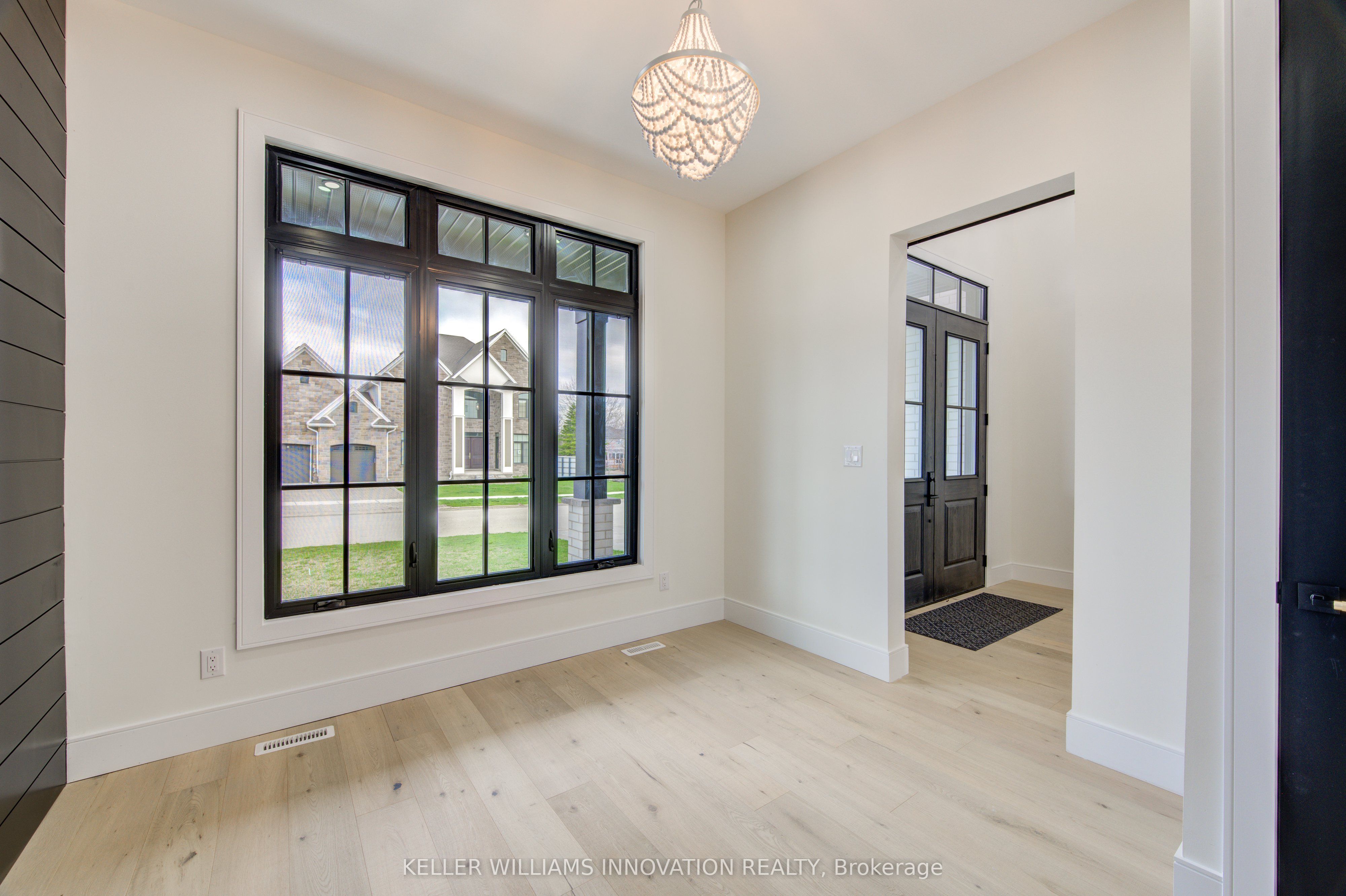 8 Edgeview Crescent W