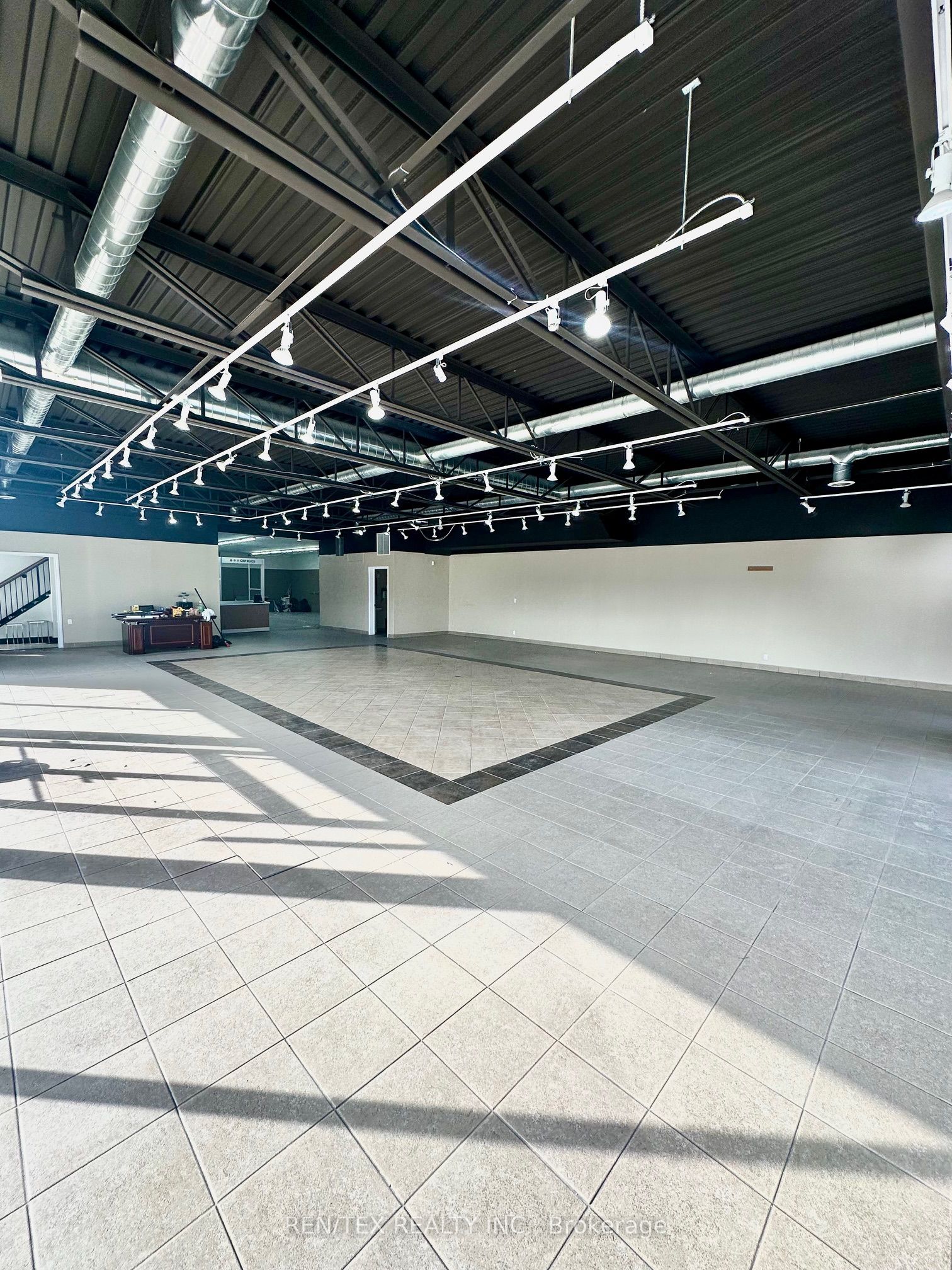 5781 Highway 7 N/A W Main Floor