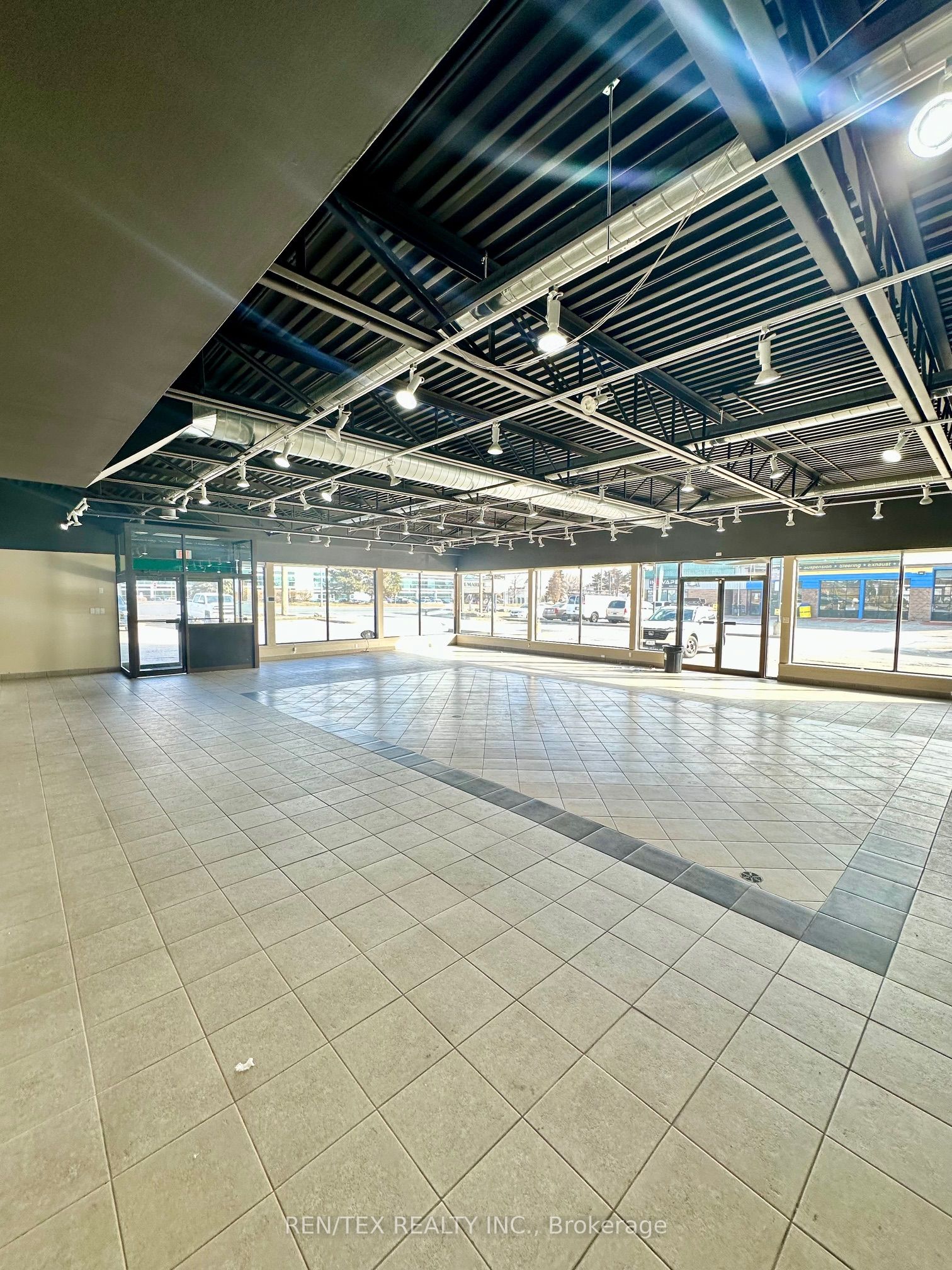 5781 Highway 7 N/A W Main Floor