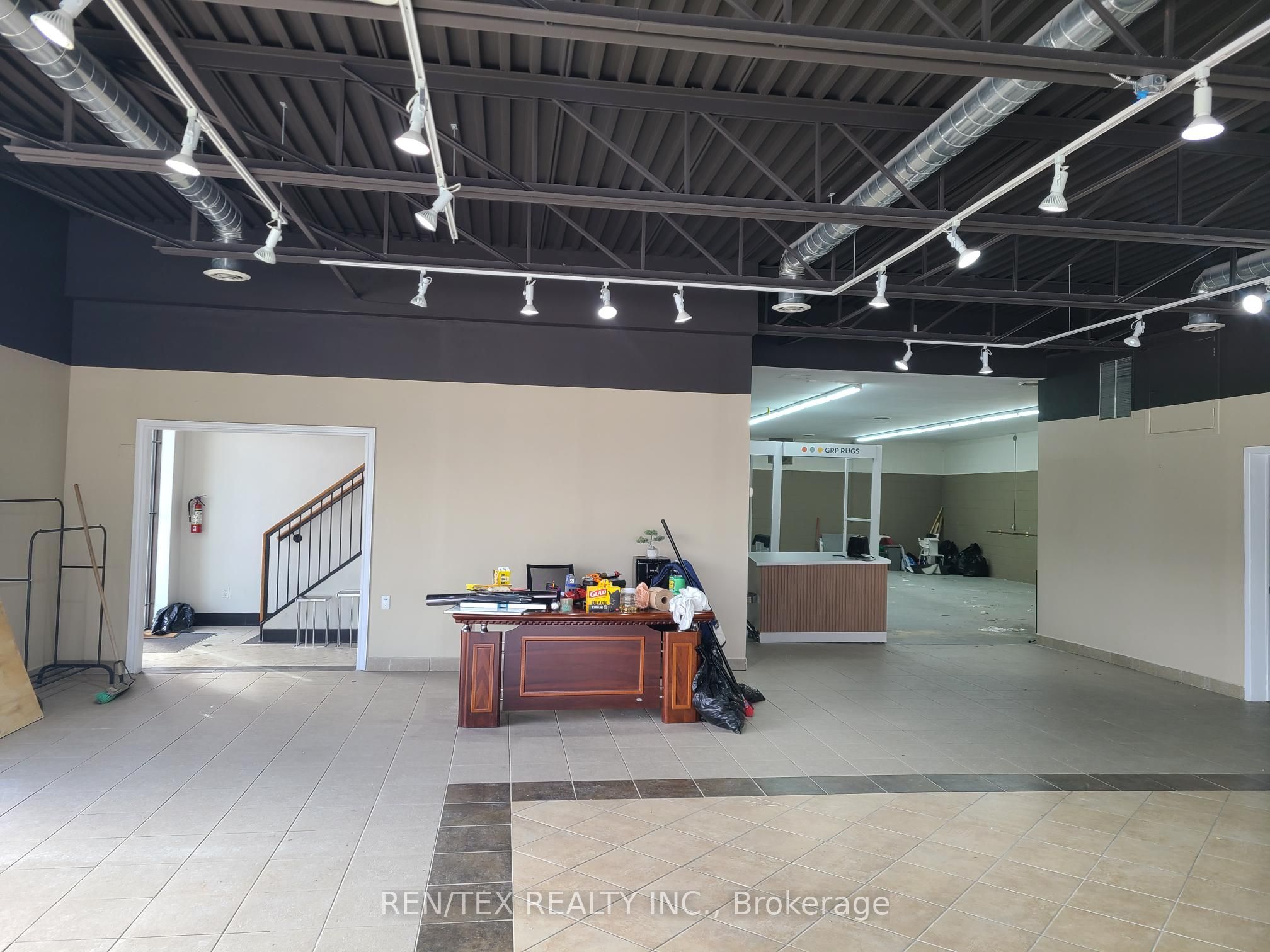 5781 Highway 7 N/A W Main Floor