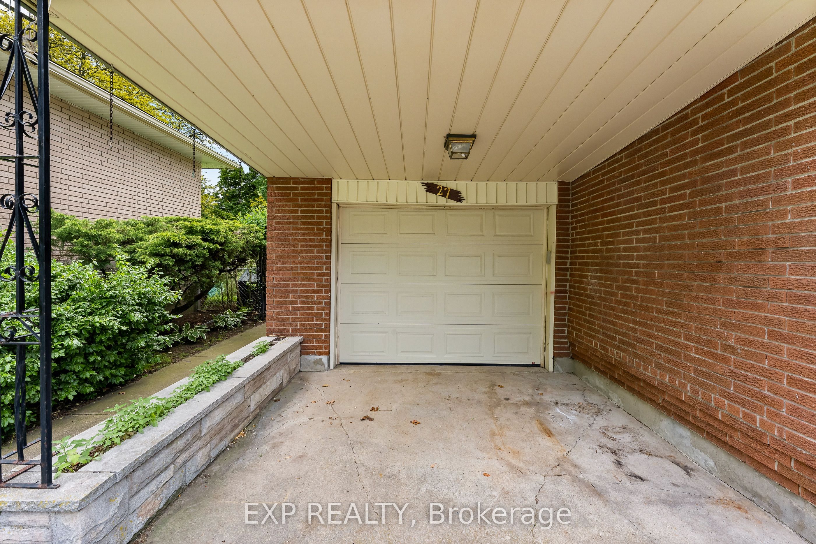 27 Mississauga Road
