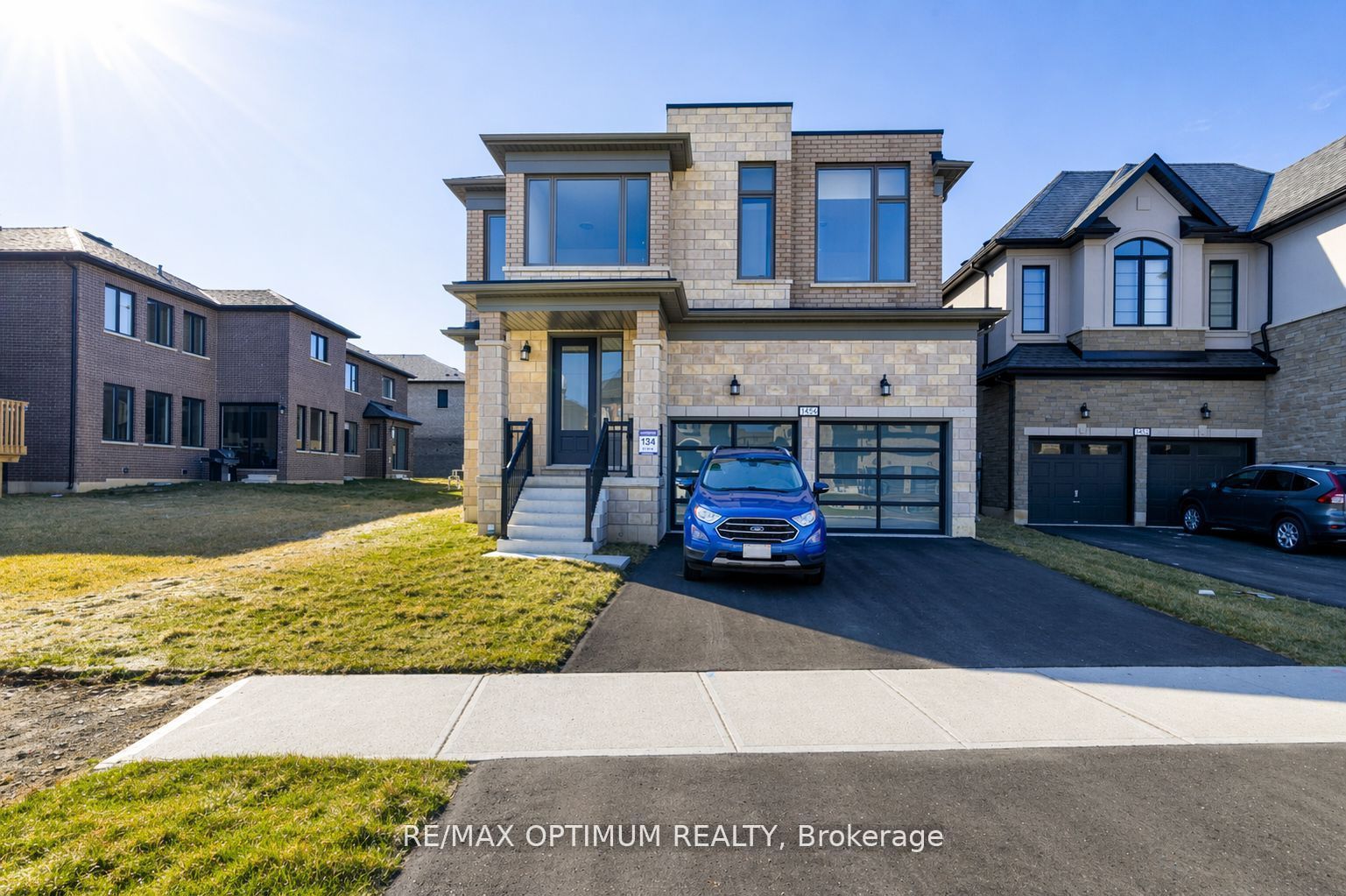 1454 Upper Thames Drive