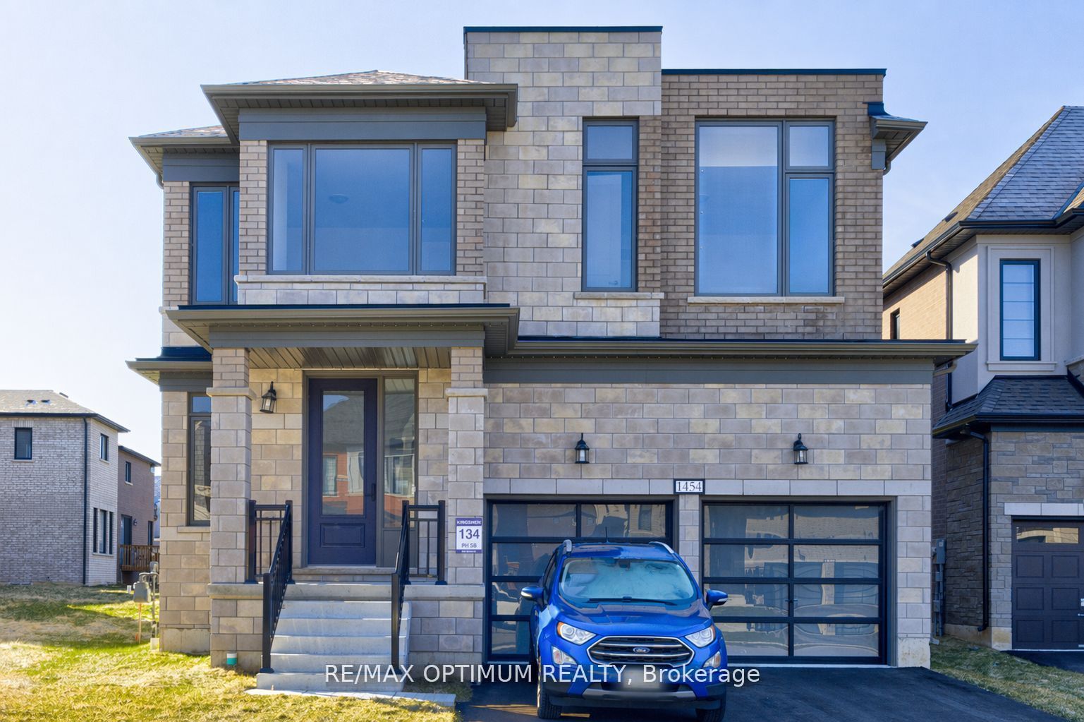 1454 Upper Thames Drive