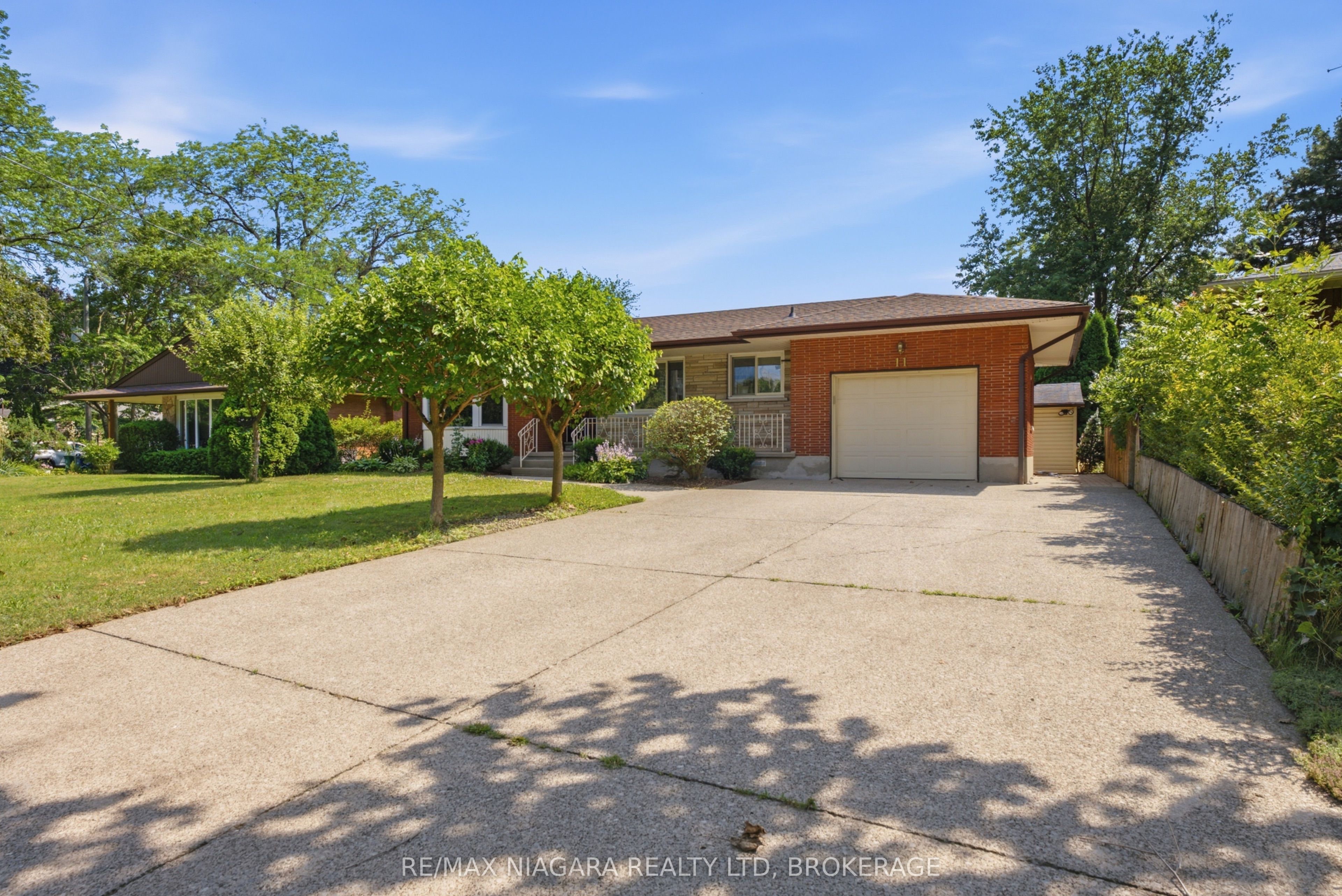 11 RICHELIEU Drive