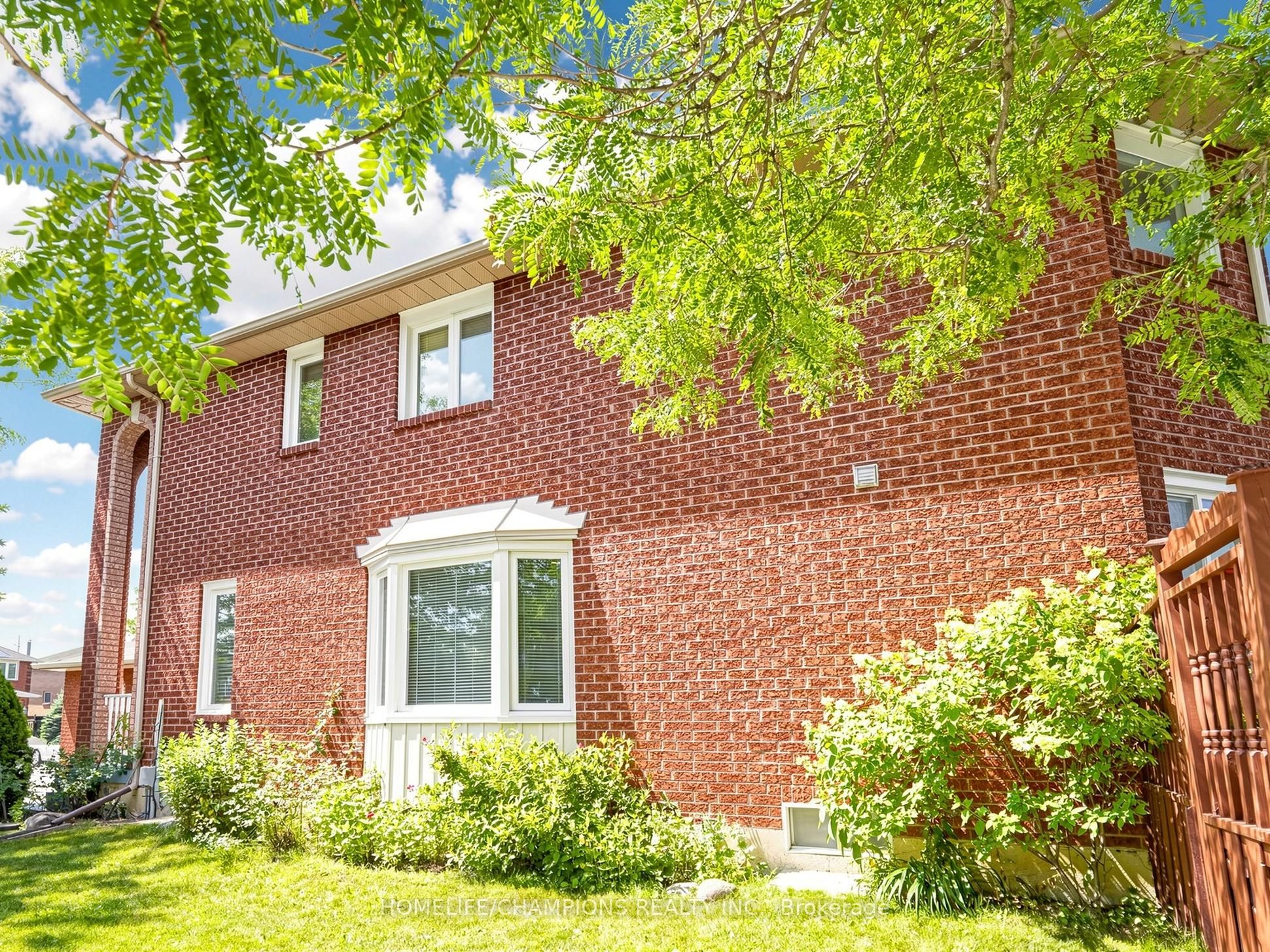 1622 Sandhurst Crescent