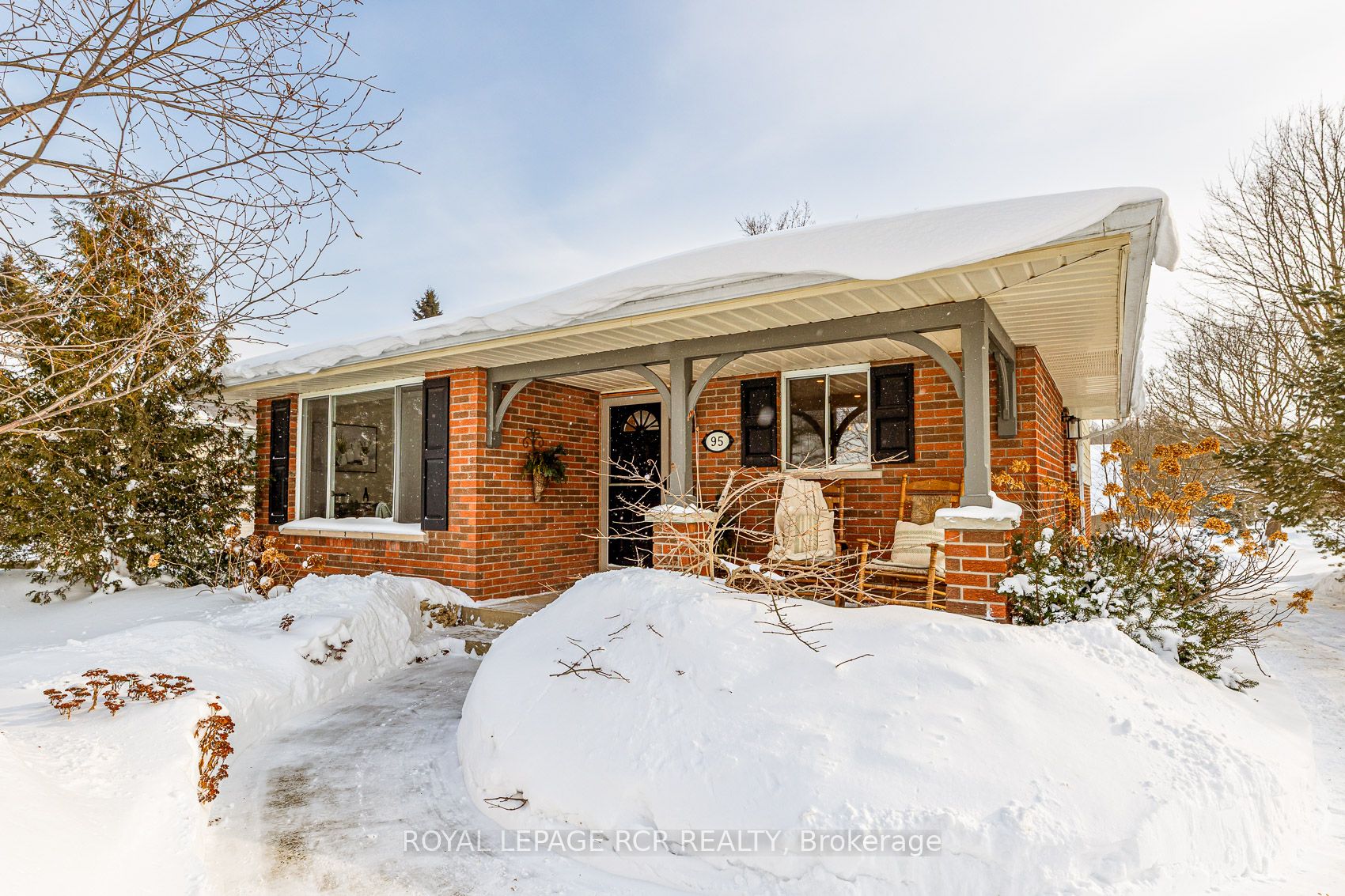 95 Amaranth Street E