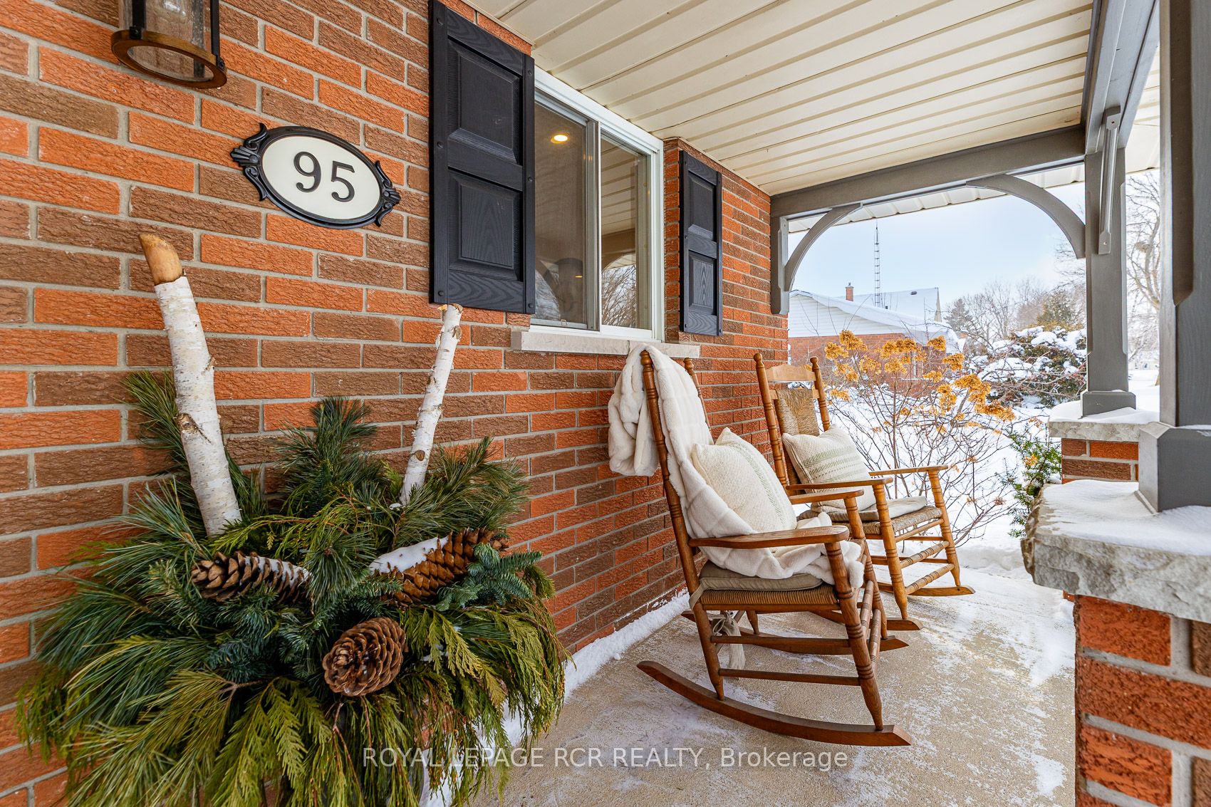 95 Amaranth Street E