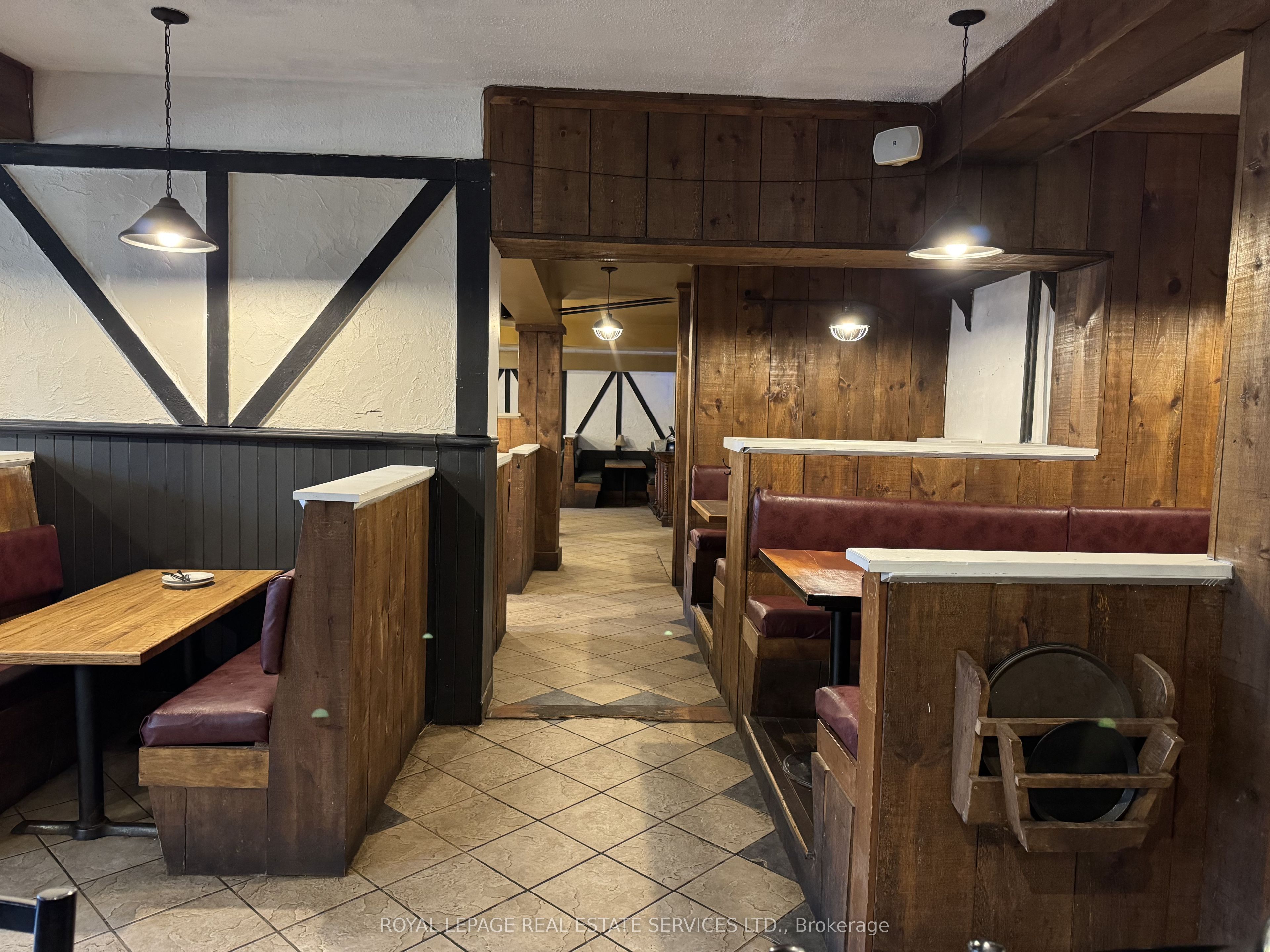 1193 Queens Bush Road