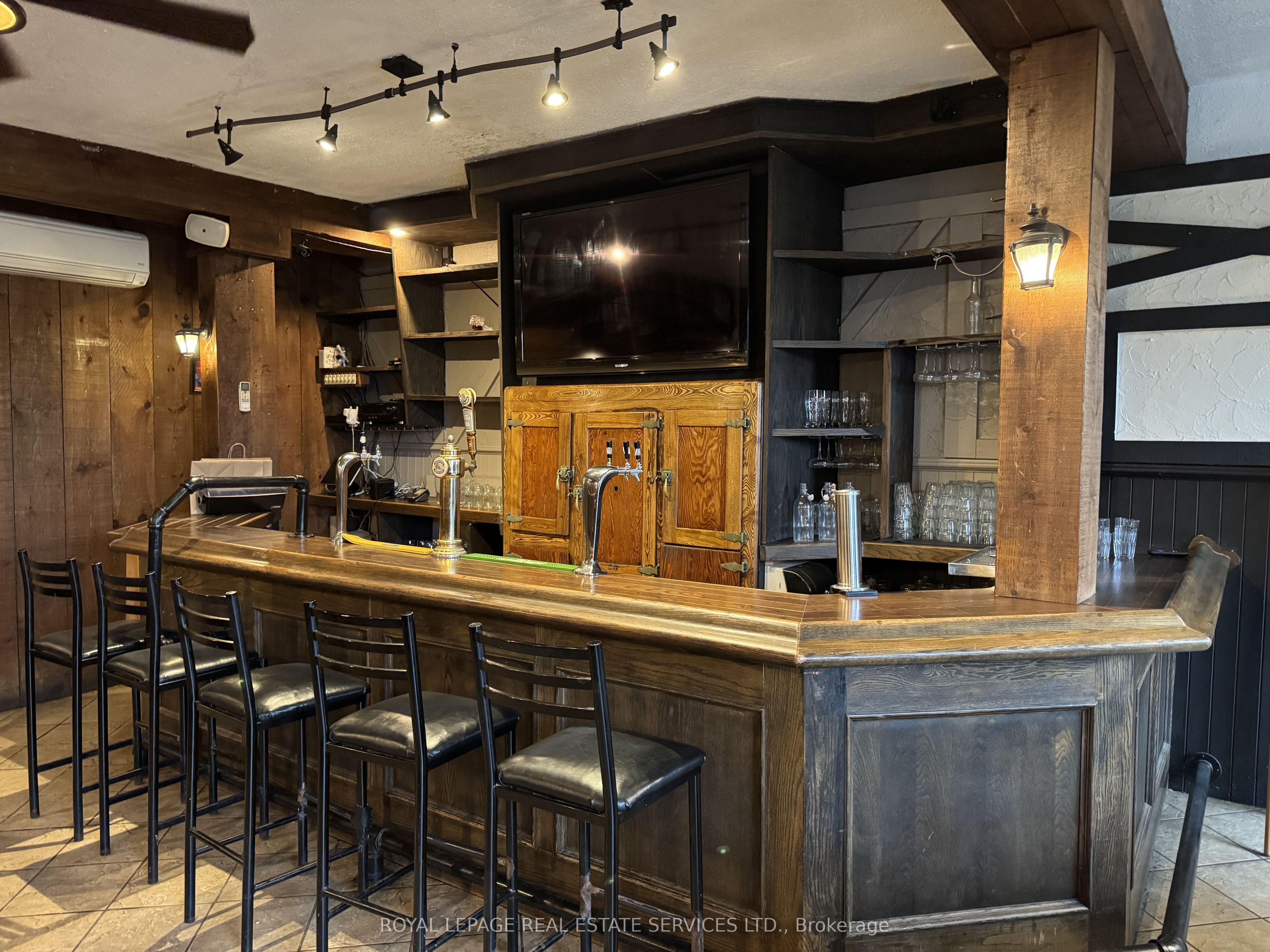 1193 Queens Bush Road