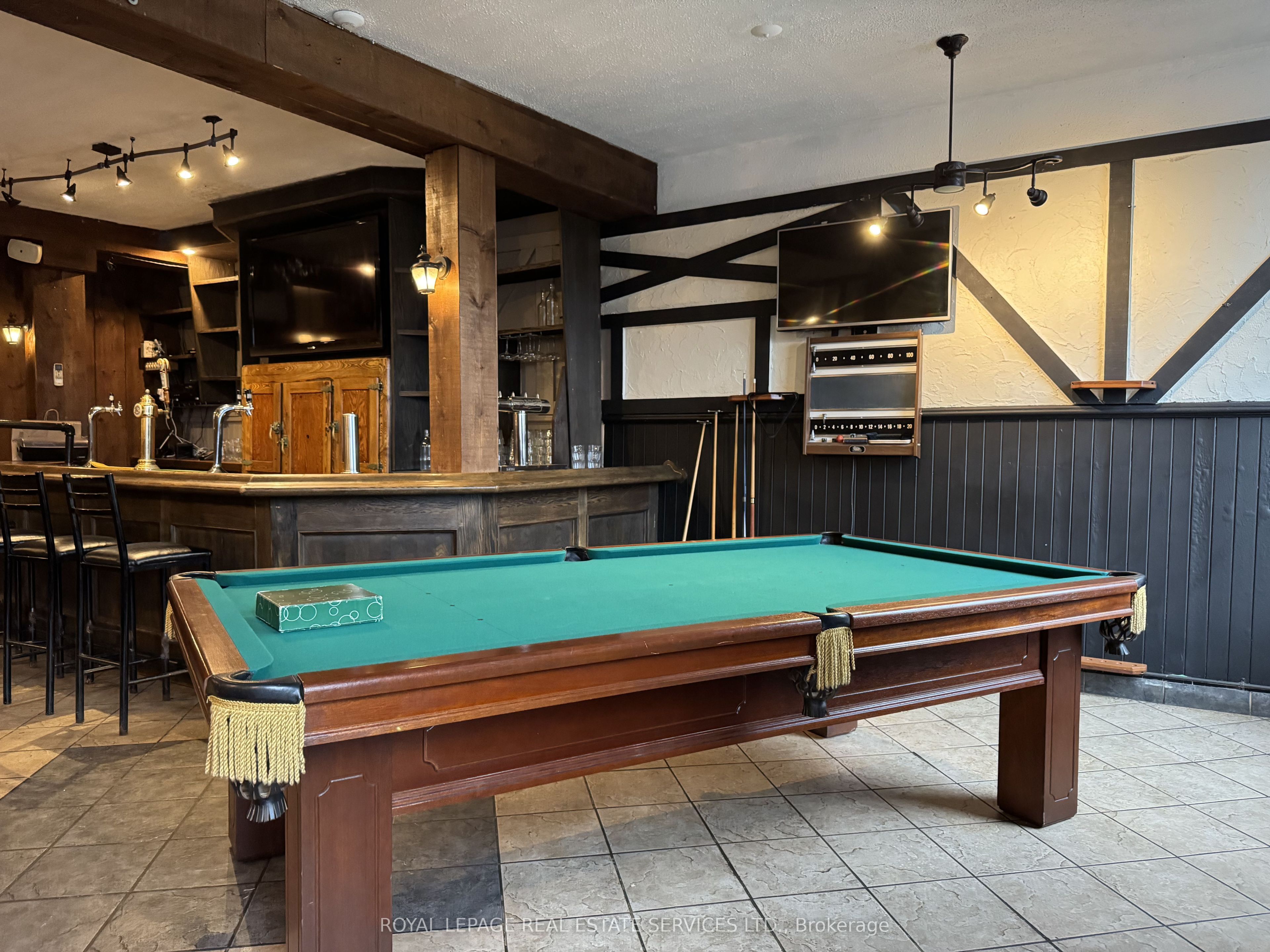 1193 Queens Bush Road