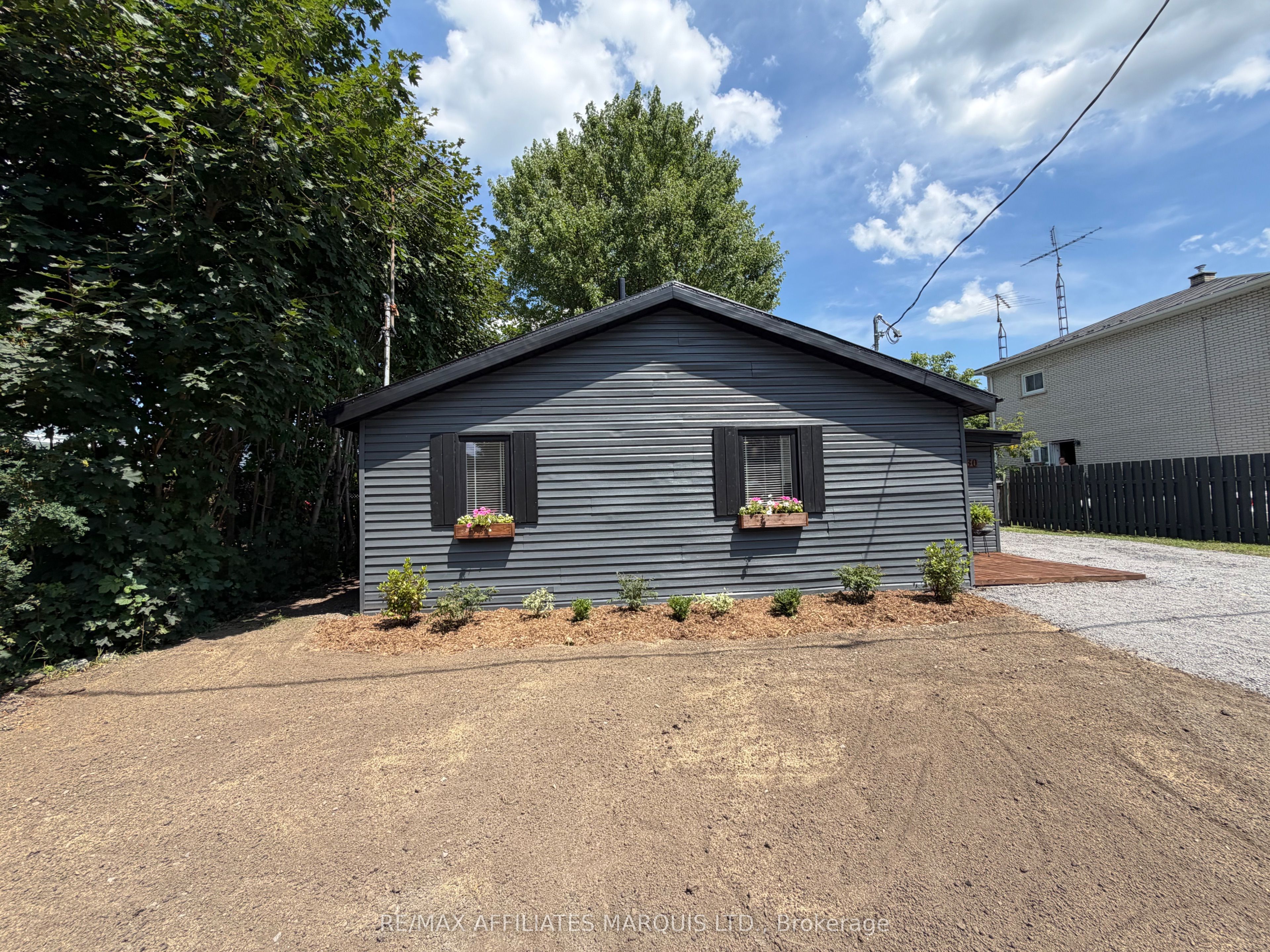 230 Boundary Road E
