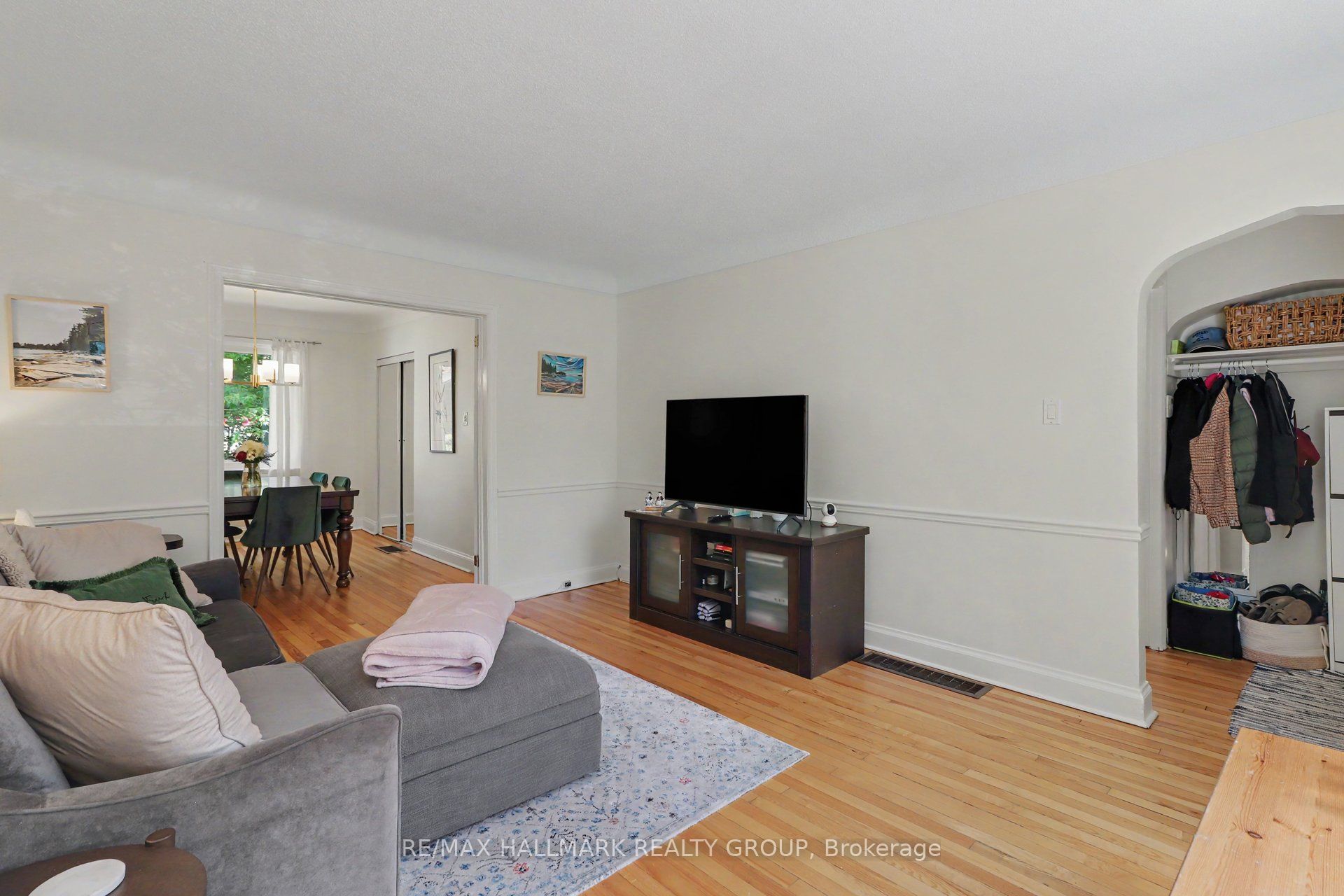 99 Dagmar Avenue