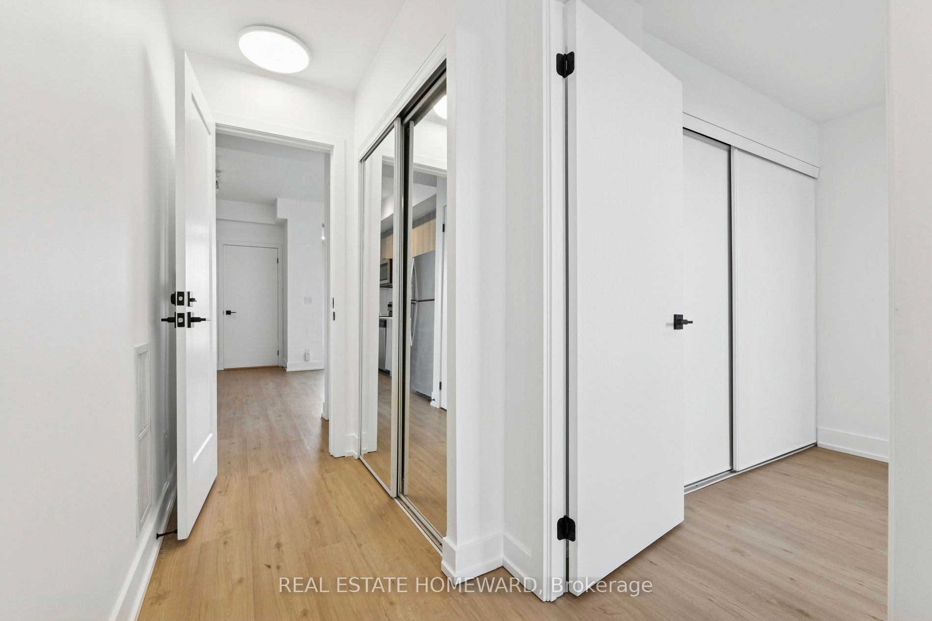 1245 Bayly Street 21