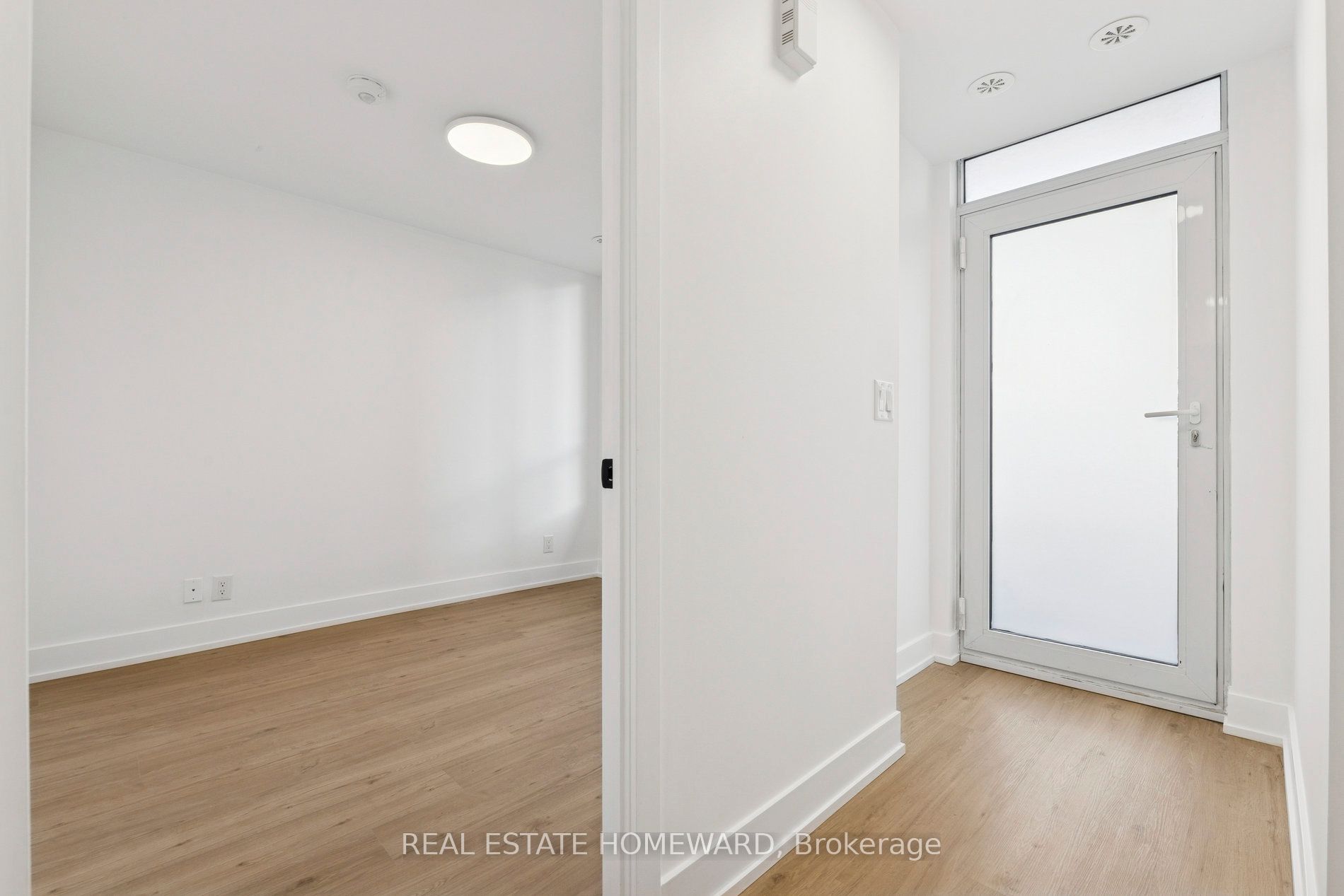 1245 Bayly Street 21