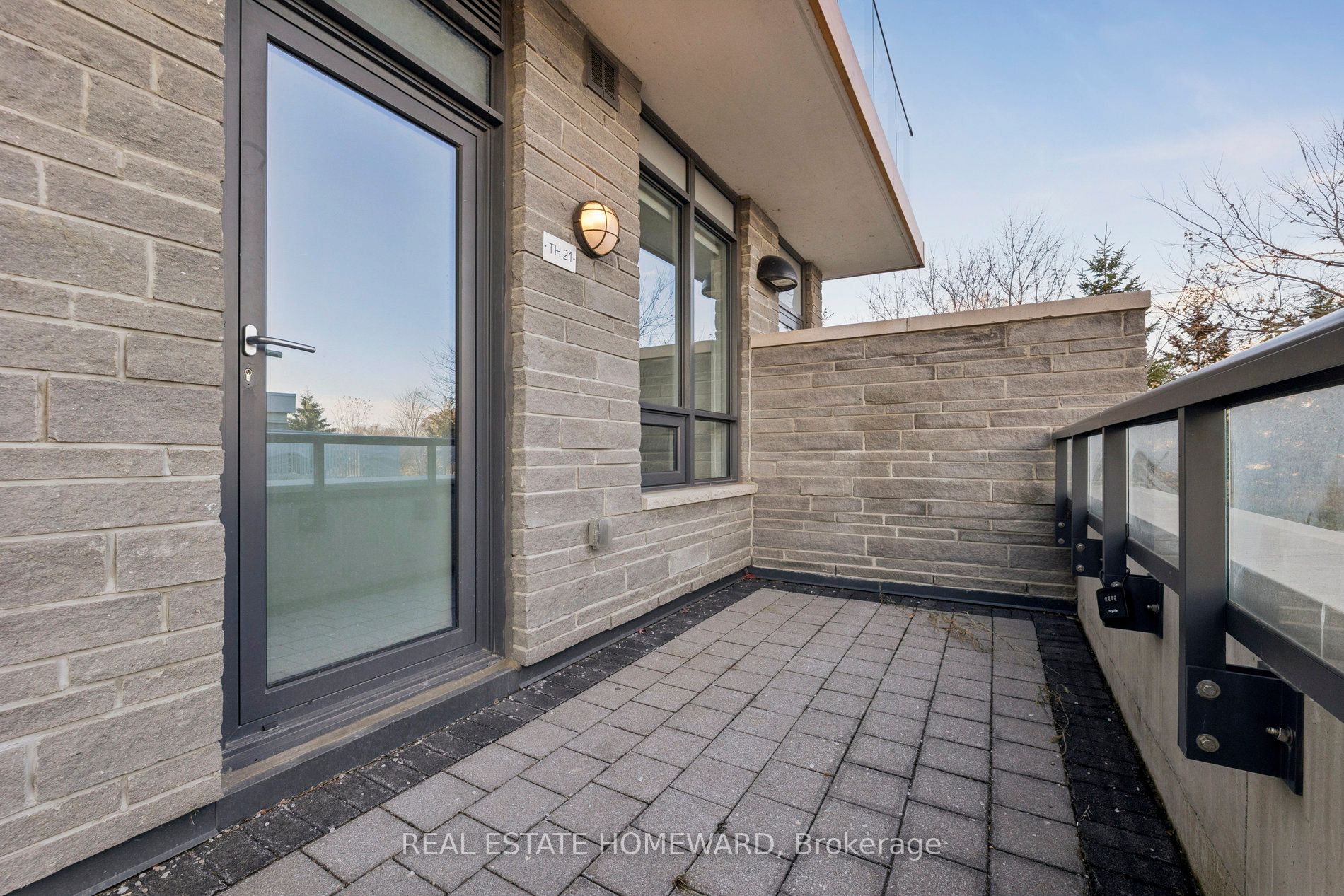 1245 Bayly Street 21