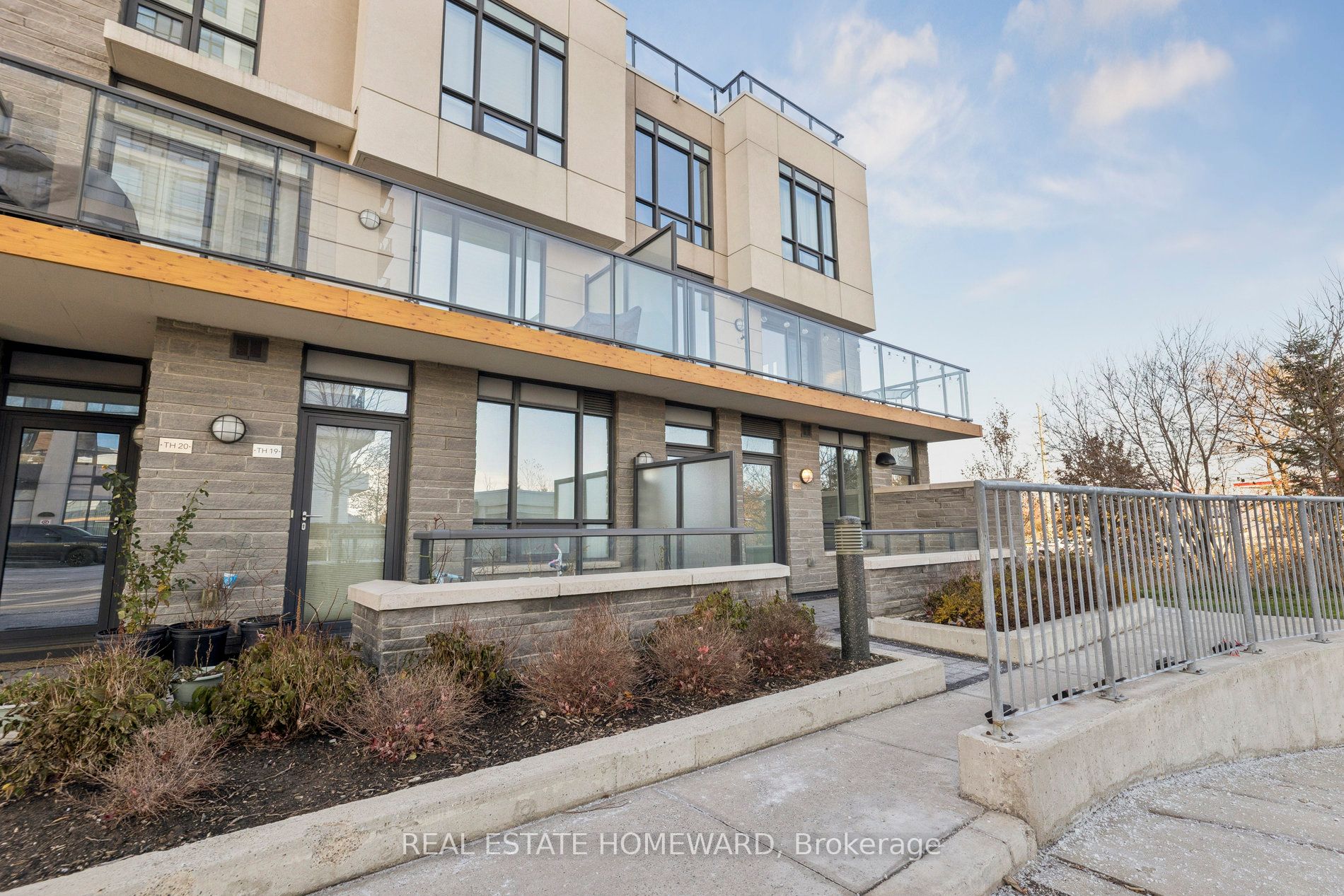 1245 Bayly Street 21