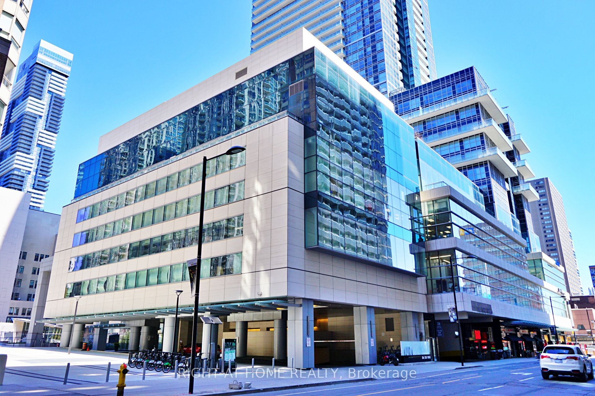 386 Yonge Street 4207