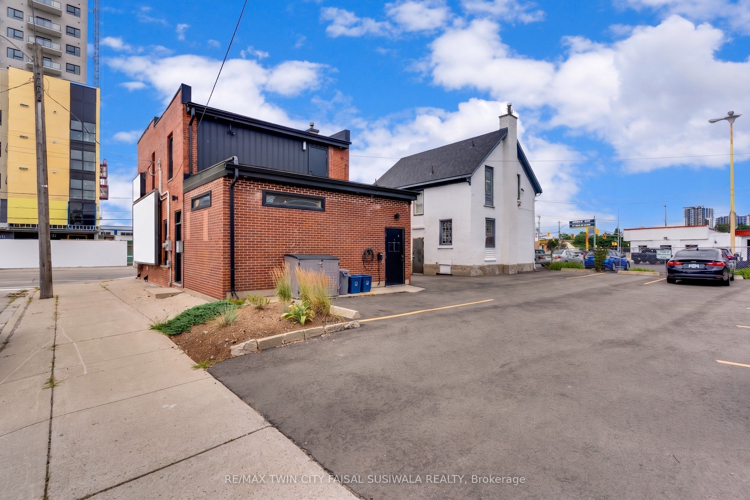 1020 King Street E