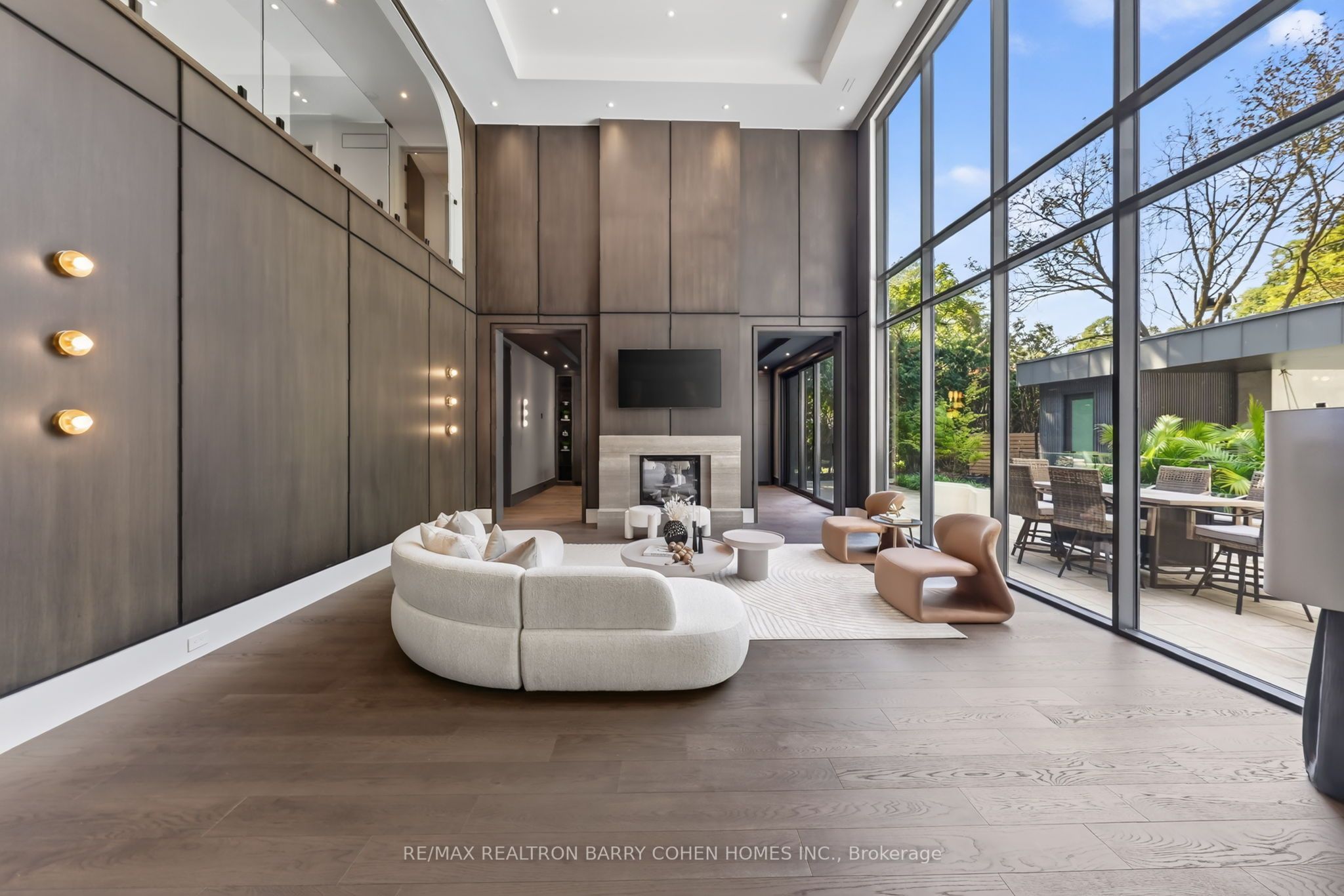 90 Arjay Crescent