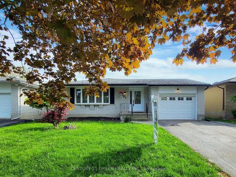 591 Dogwood Lane Waterloo ON N2L 4Y1