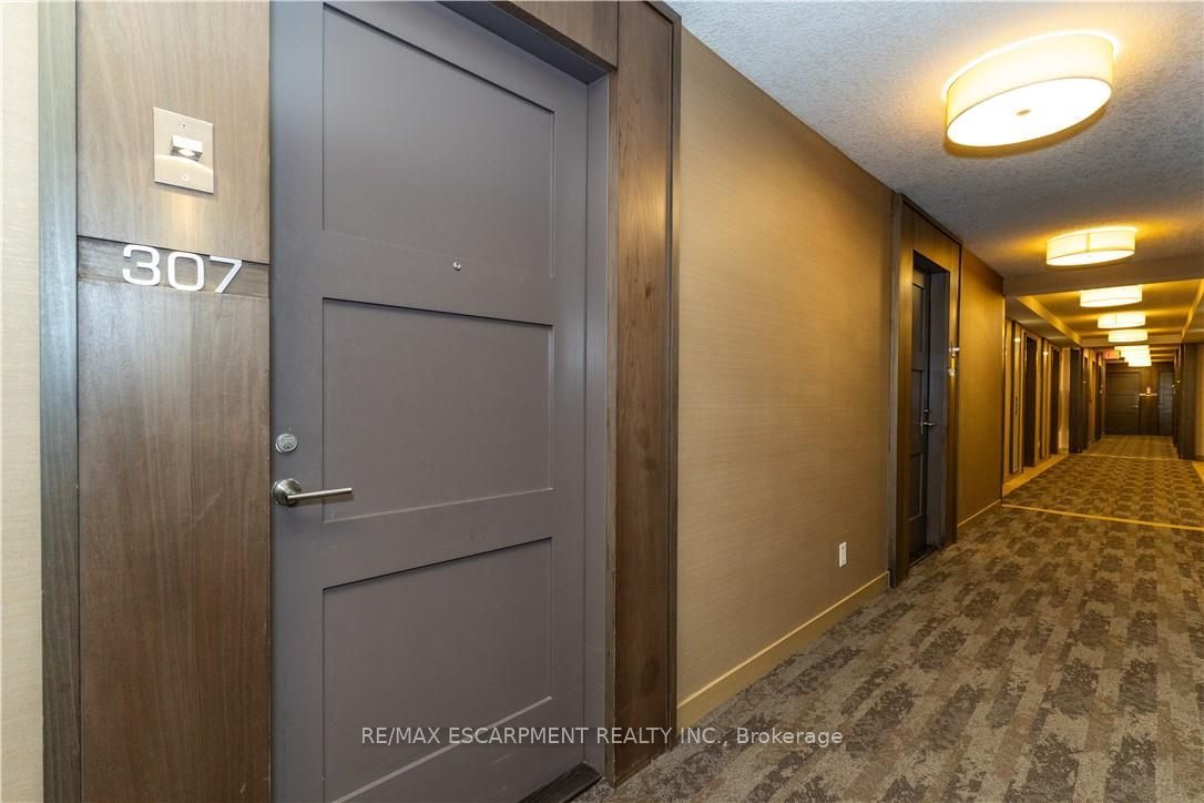 300 Front Street W 307