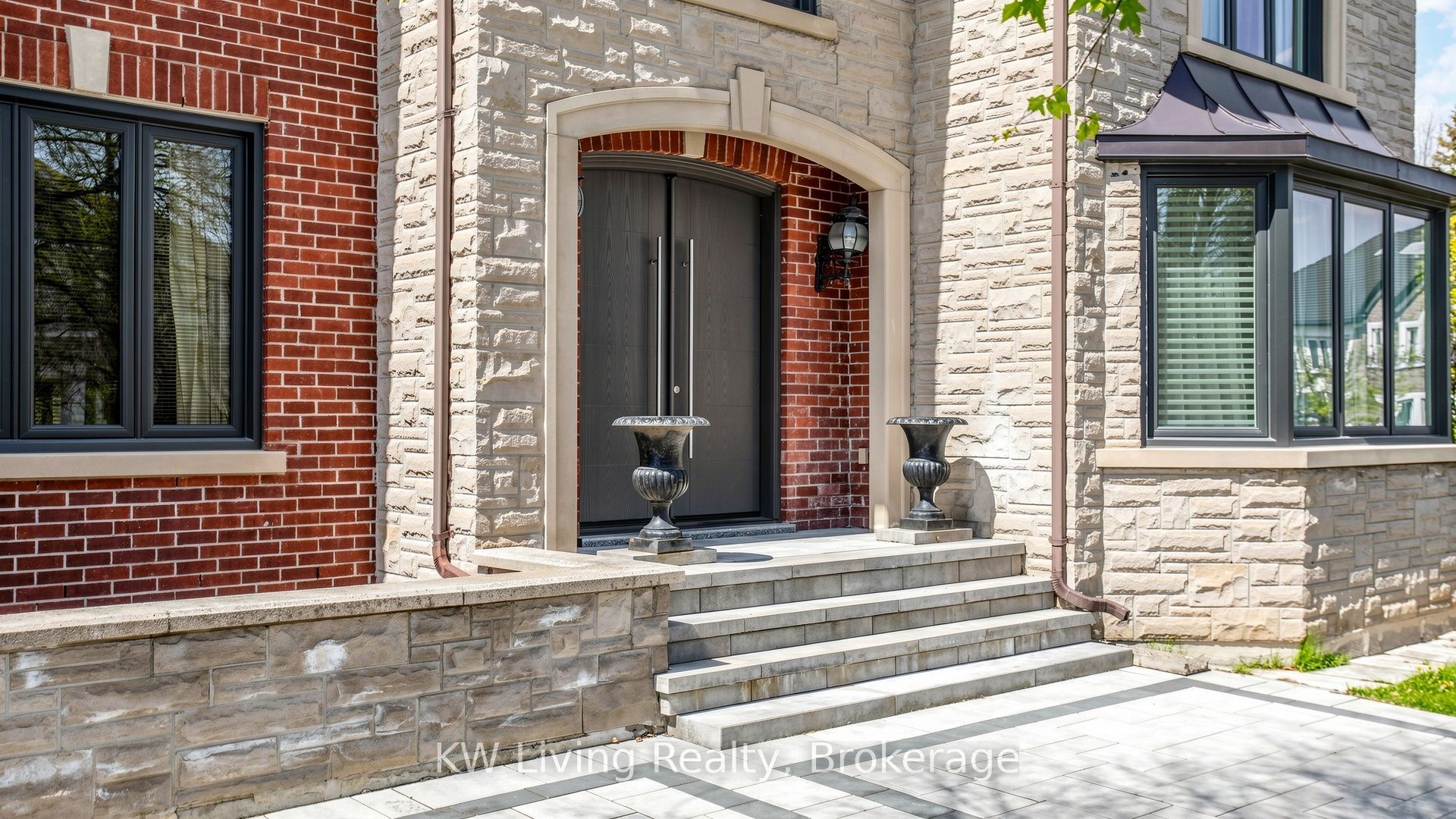 2 Cortina Court N