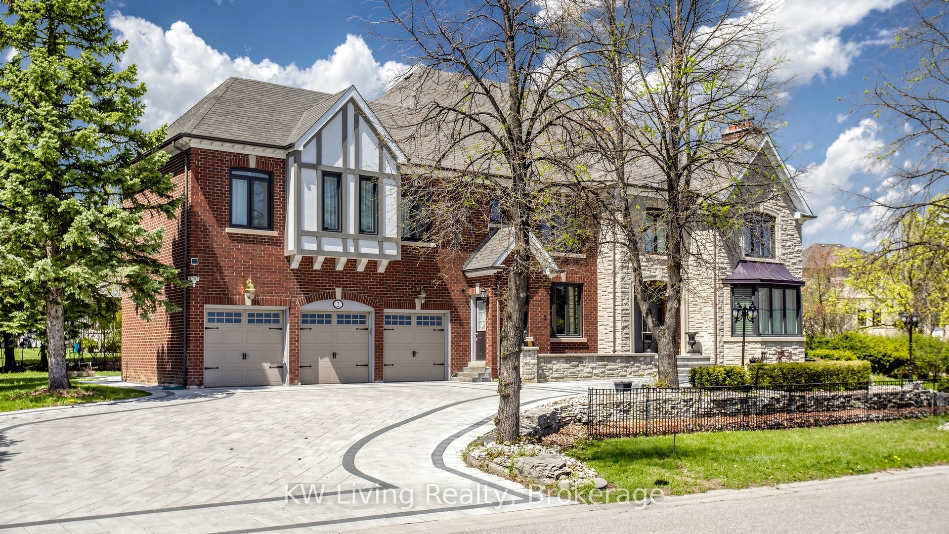 2 Cortina Court N