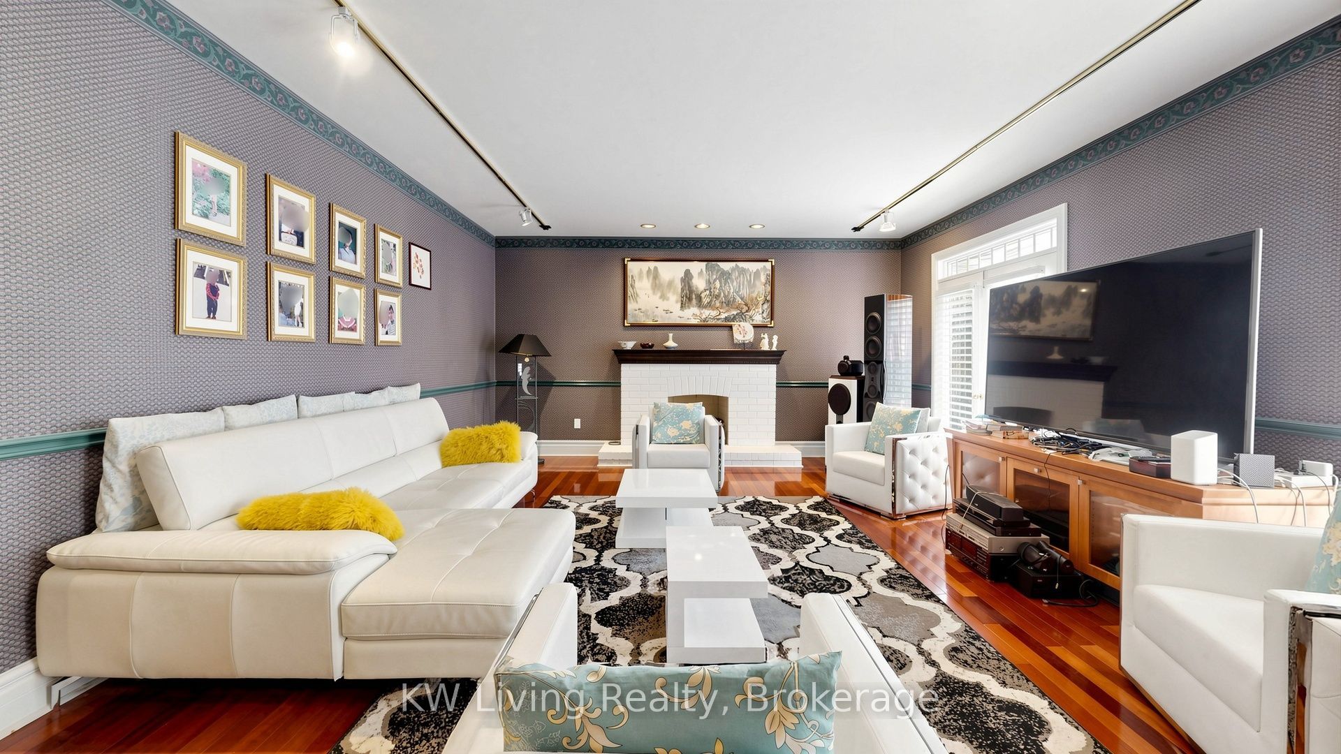 2 Cortina Court N