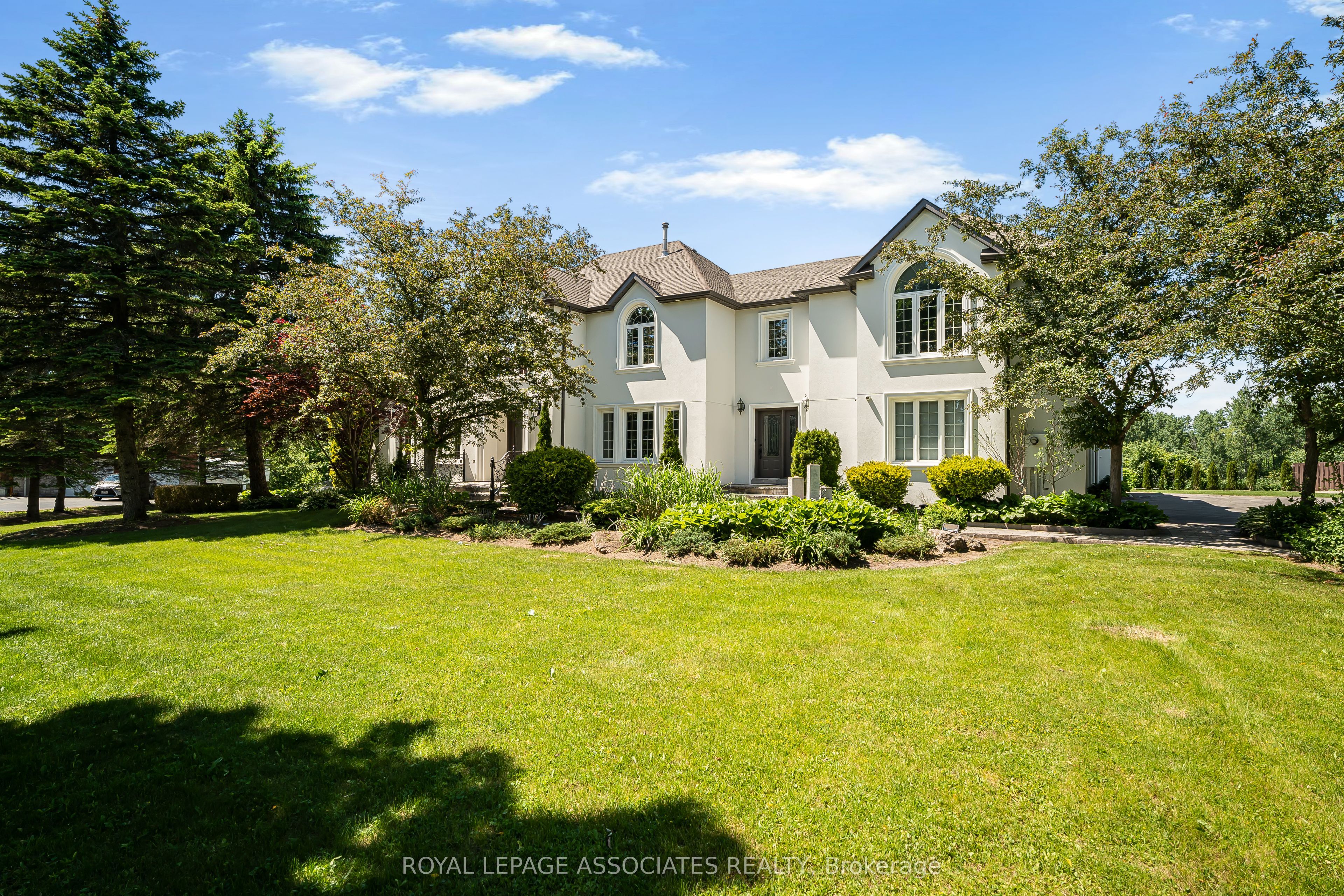 69 Raeview Drive