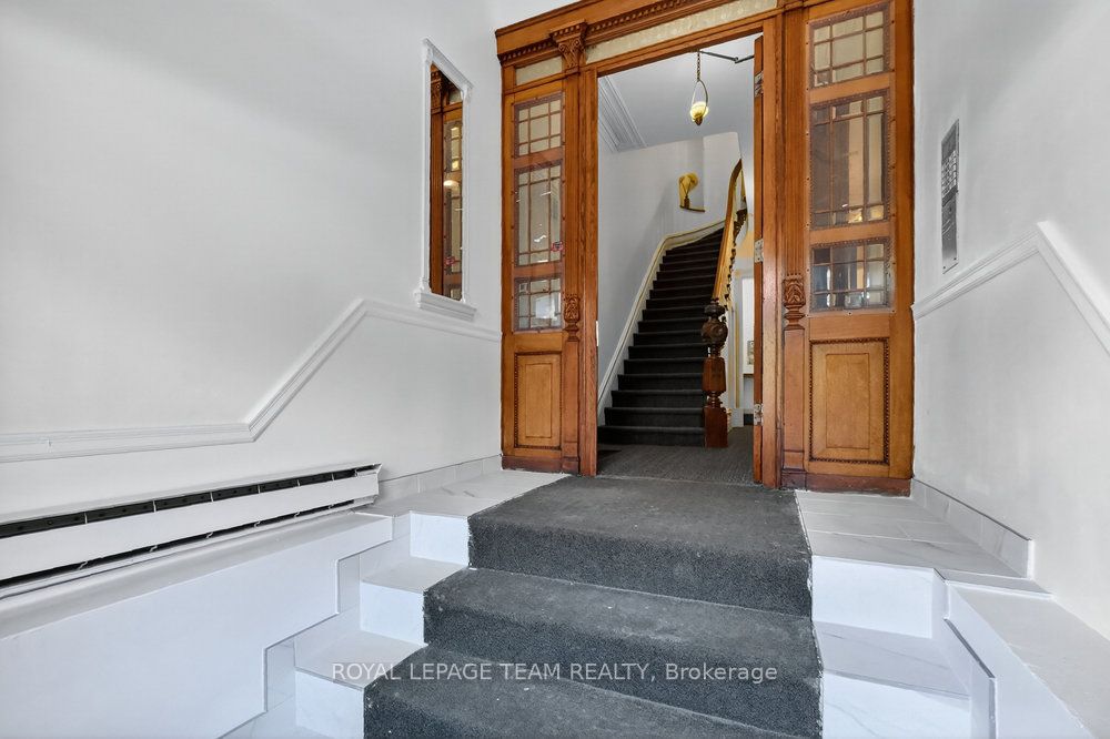 260 Somerset Street W