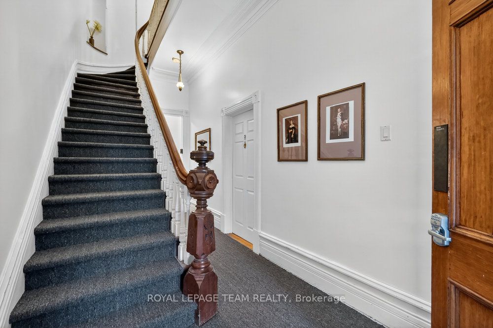 260 Somerset Street W