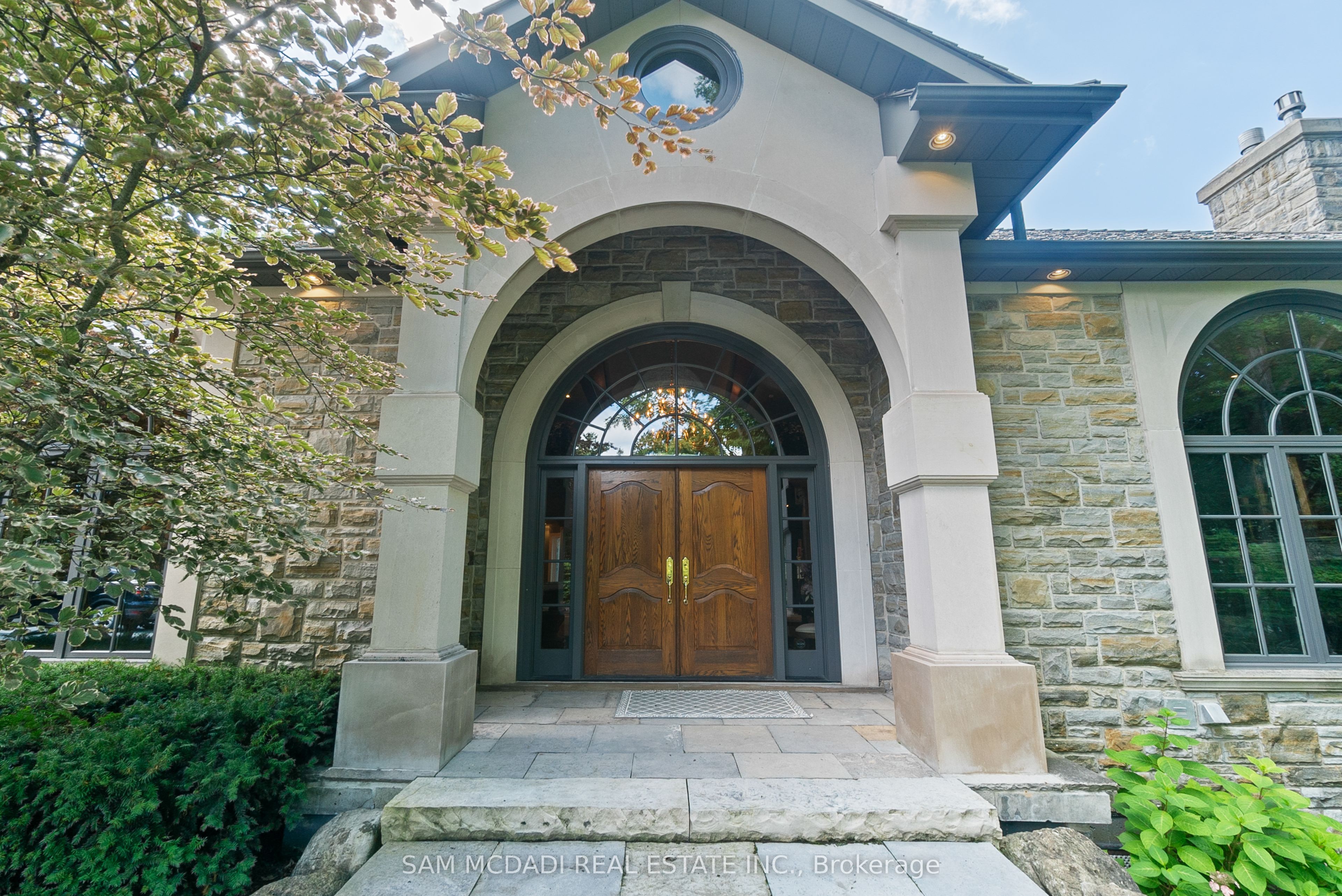 10140 Pineview Trail