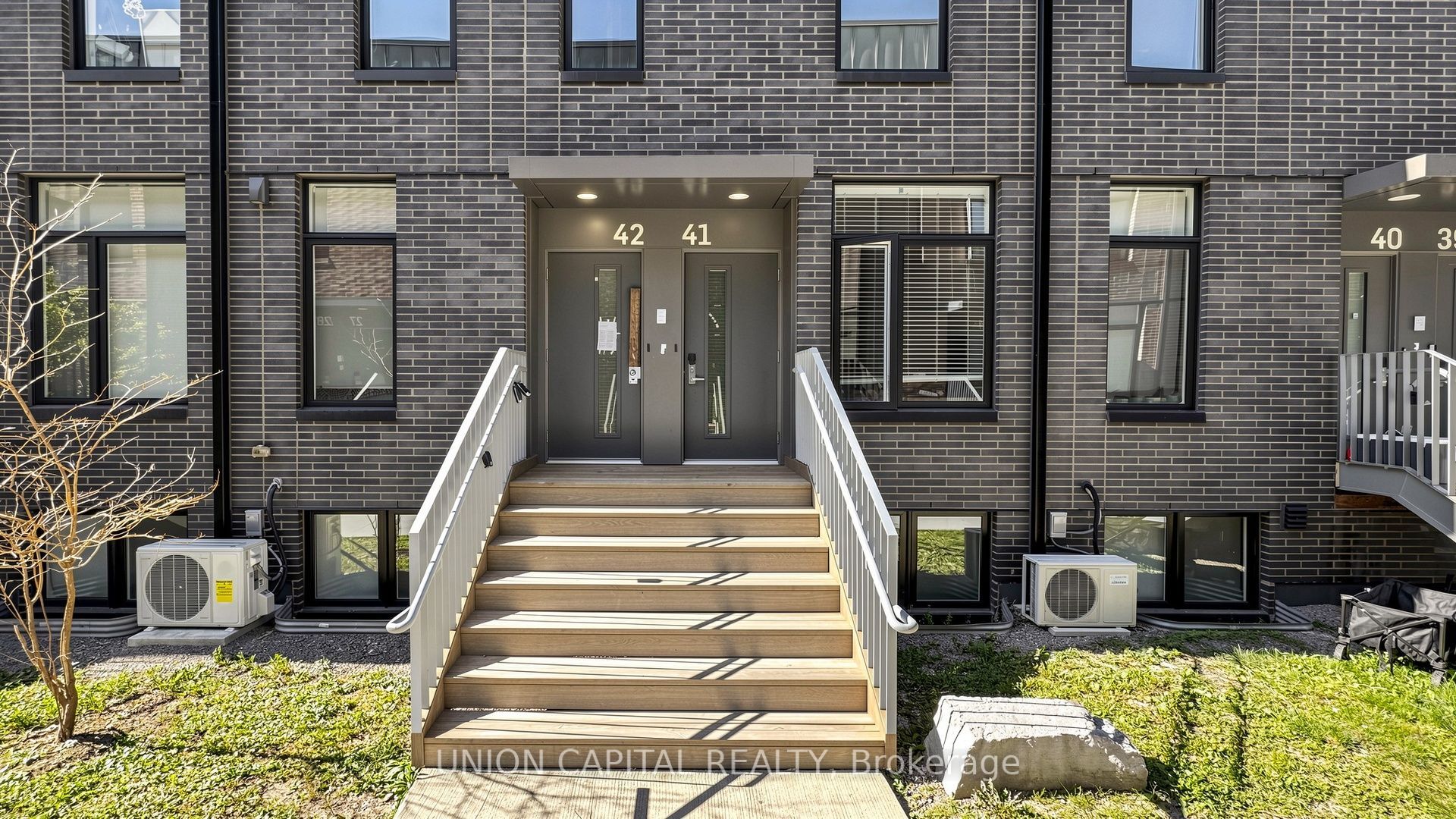 1740 Simcoe Street N 42
