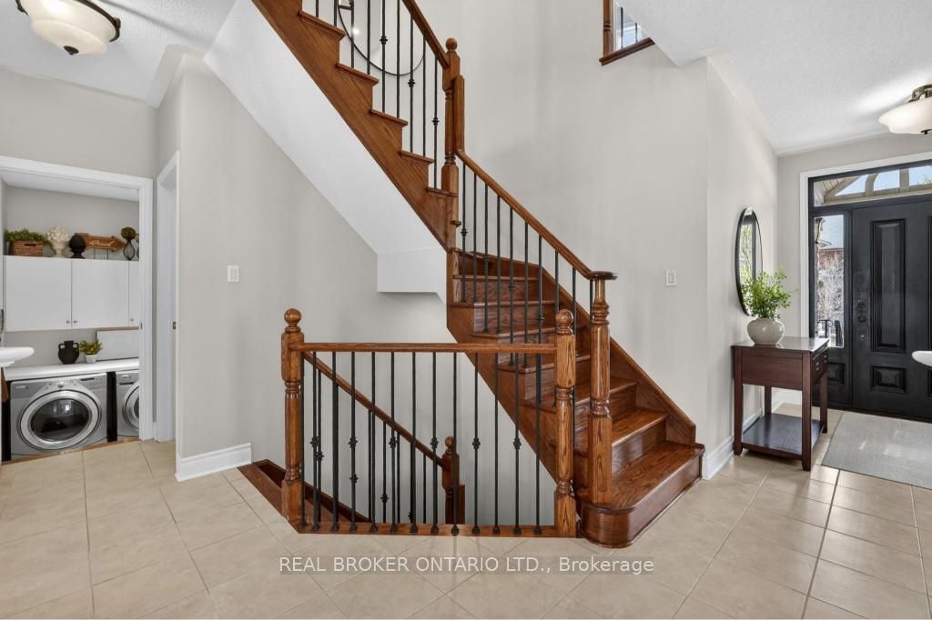 12 Lookout Court