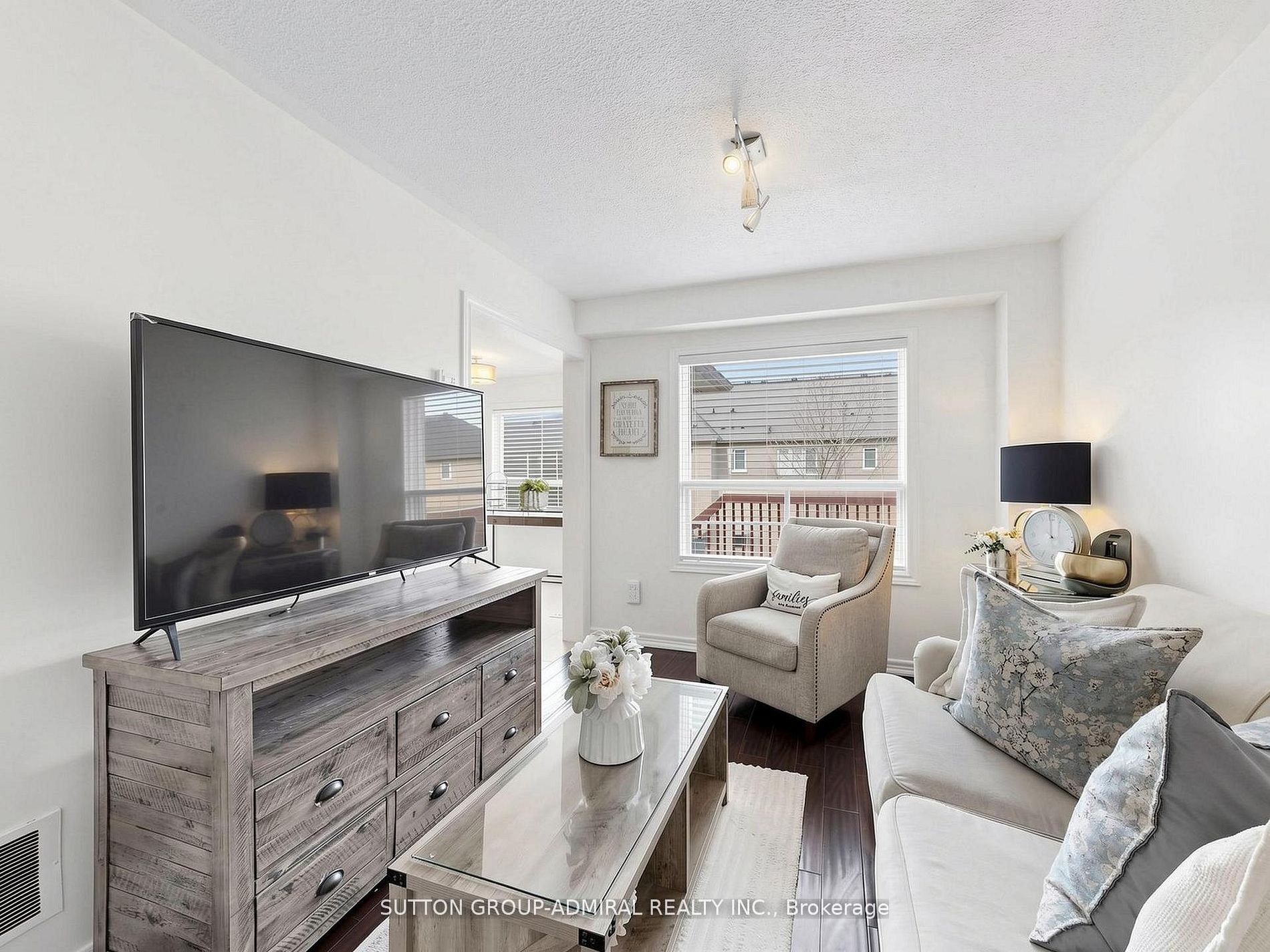 20 Breeze Drive