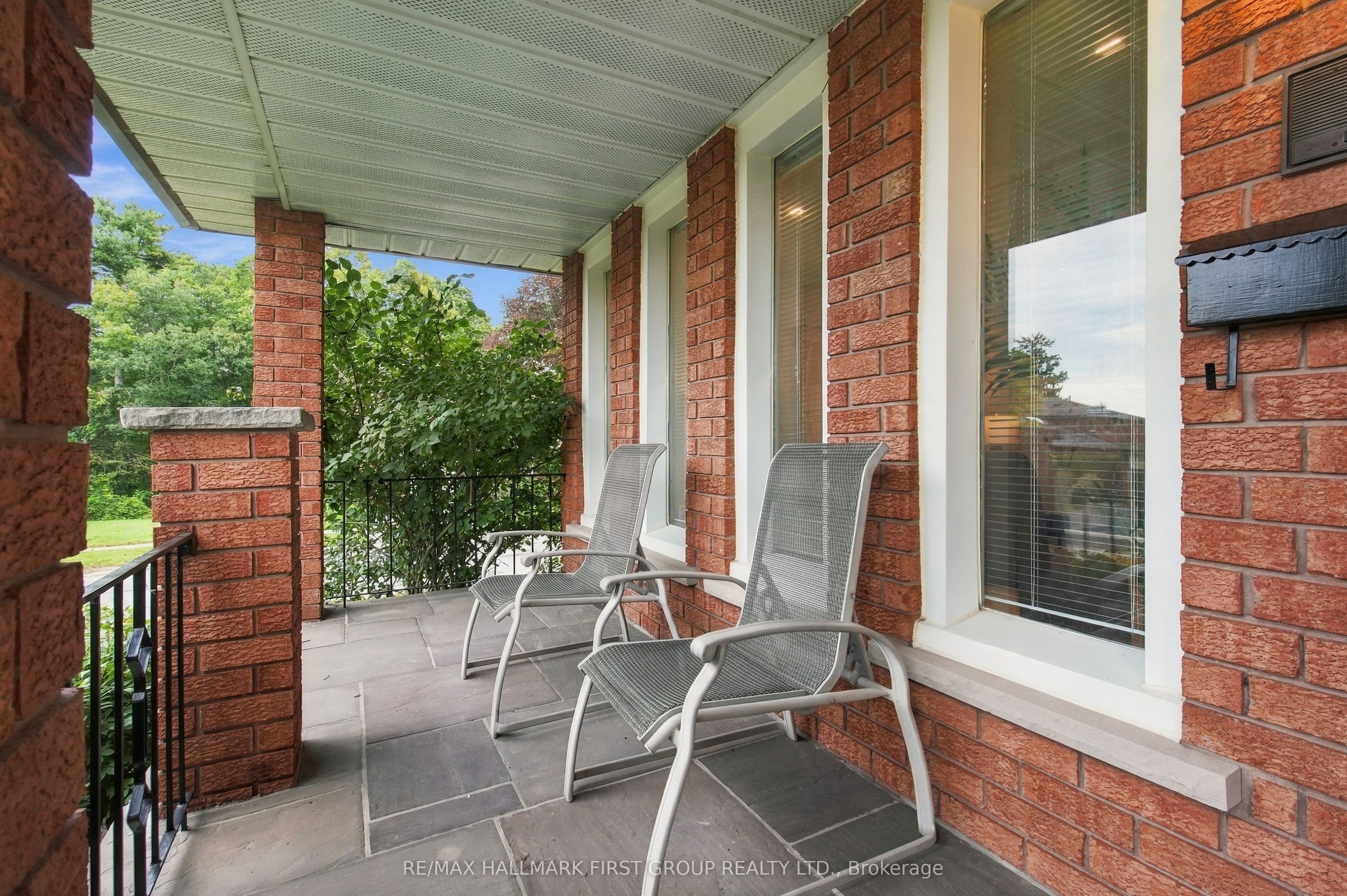 520 McLeod Crescent