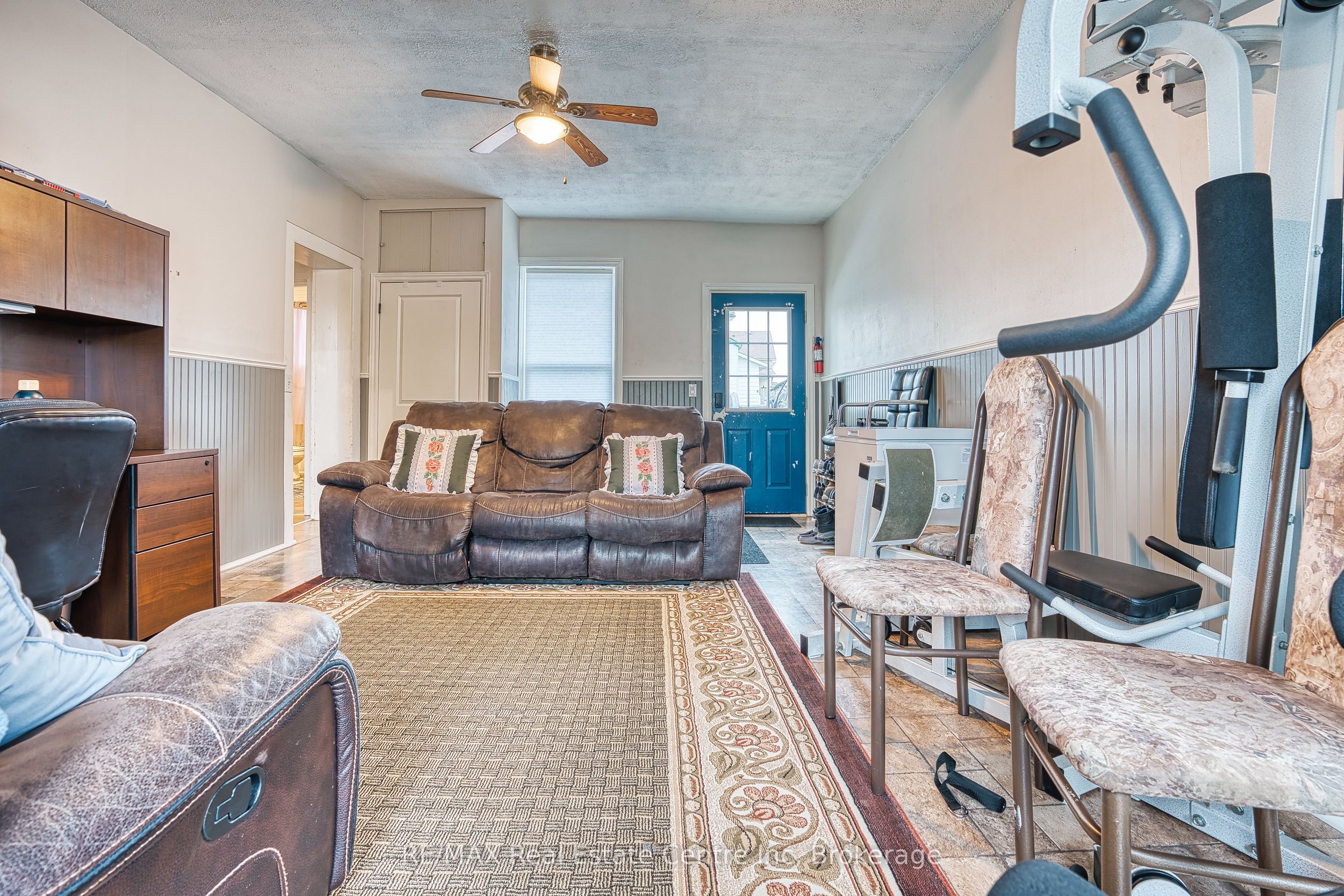 745 Main Street W