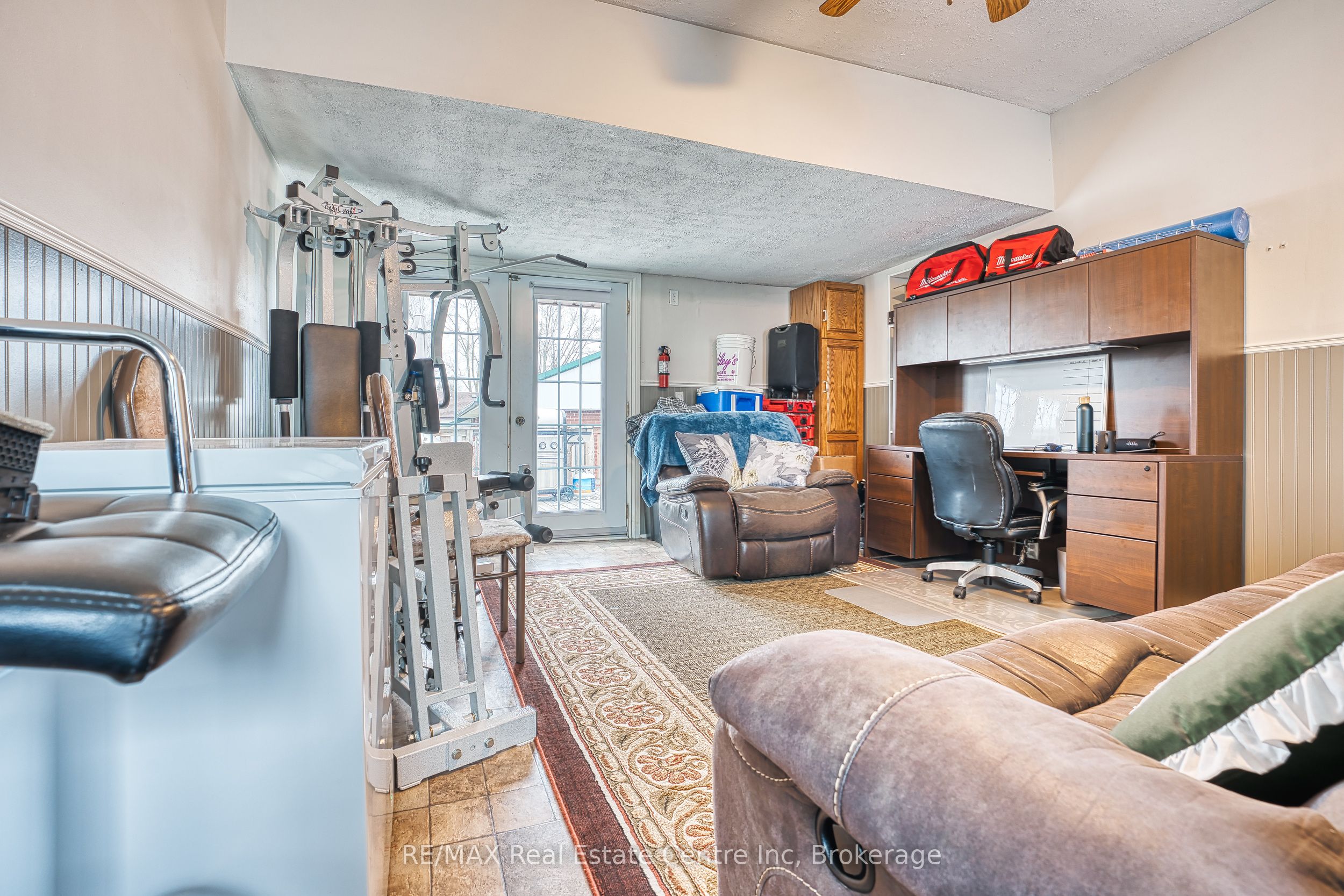 745 Main Street W